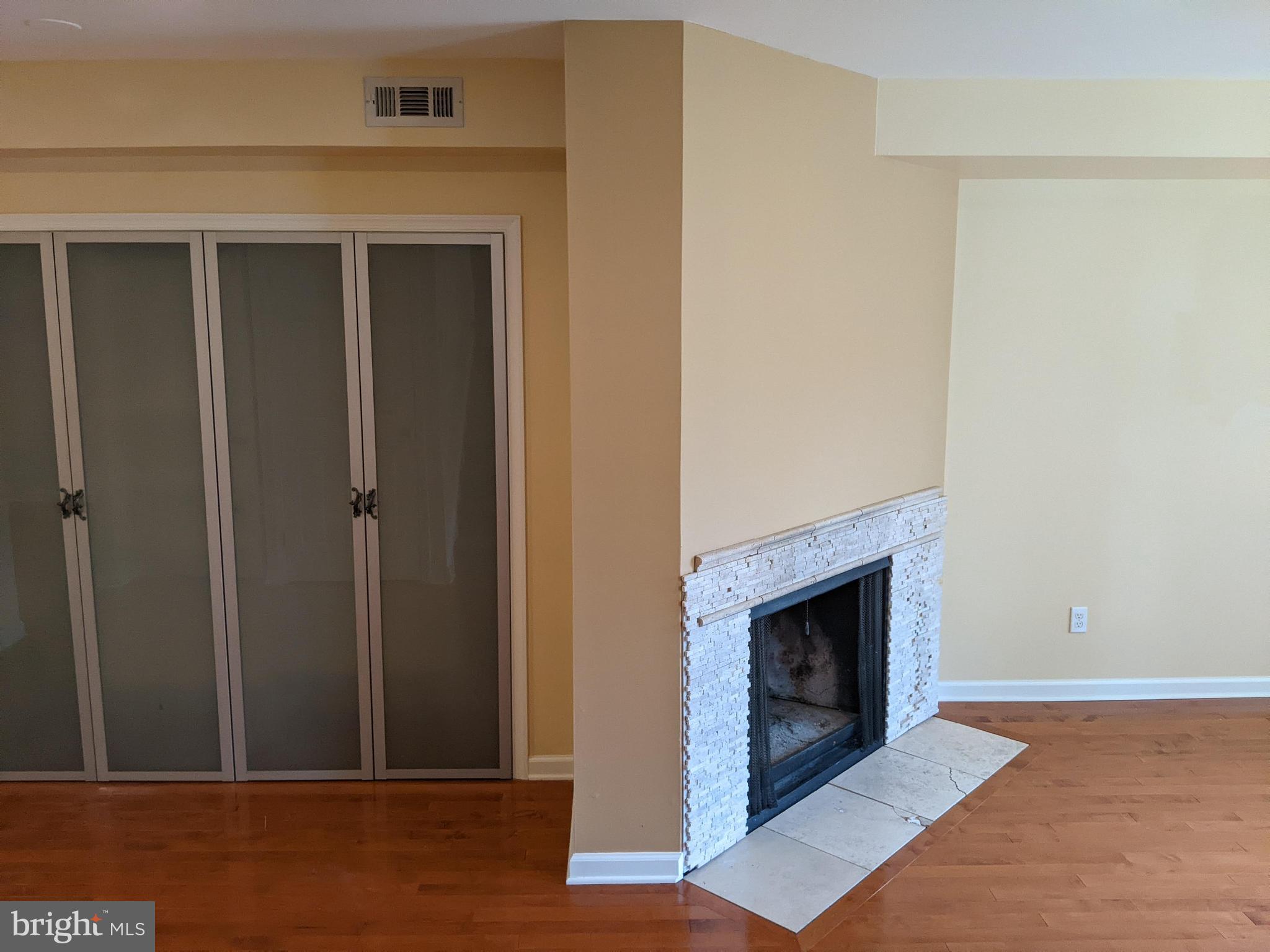 VILLAGE SHIRES - Residential