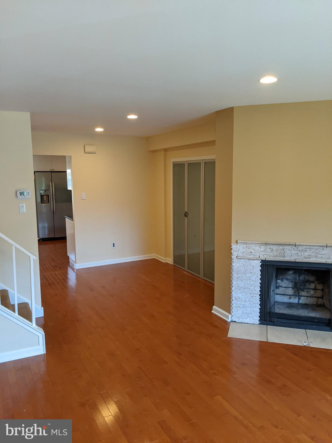 VILLAGE SHIRES - Residential