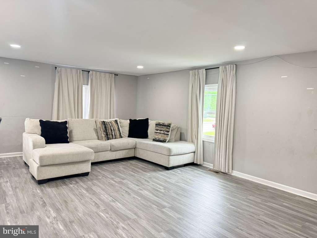 CAPITOL MOBILE PARK - Residential
