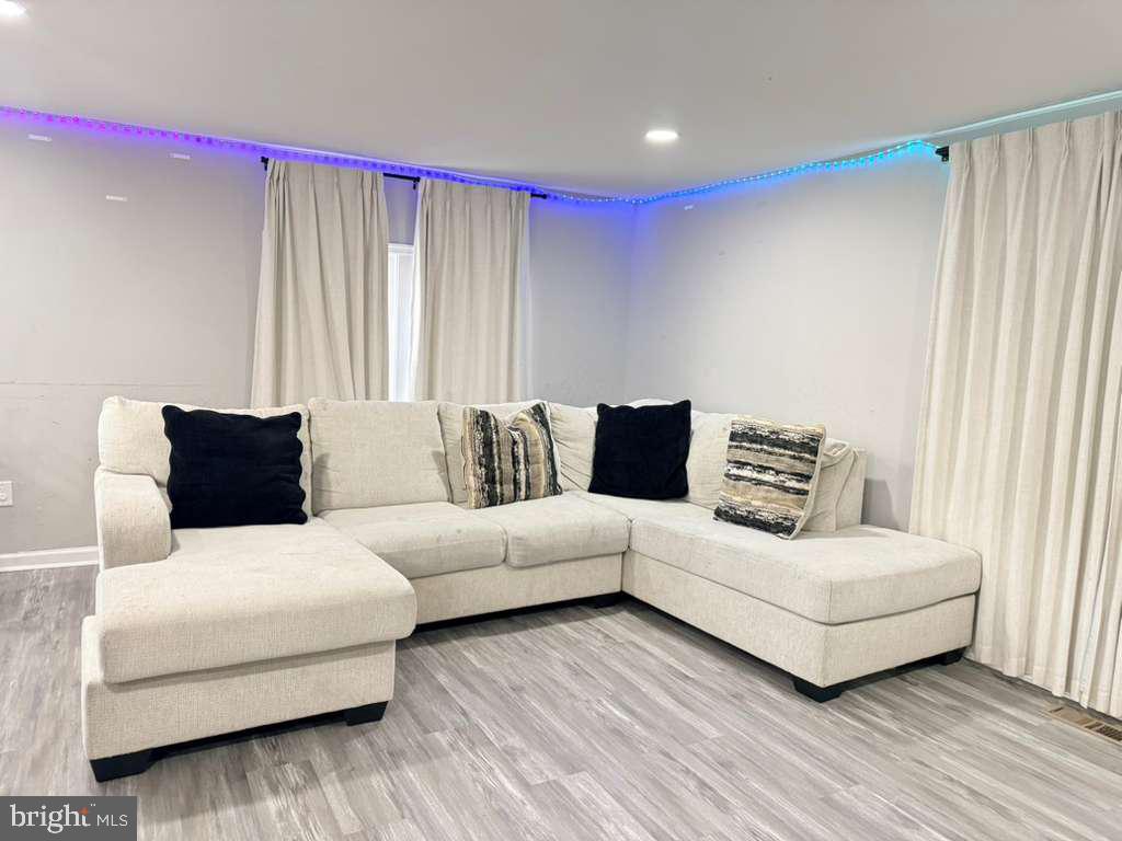 CAPITOL MOBILE PARK - Residential