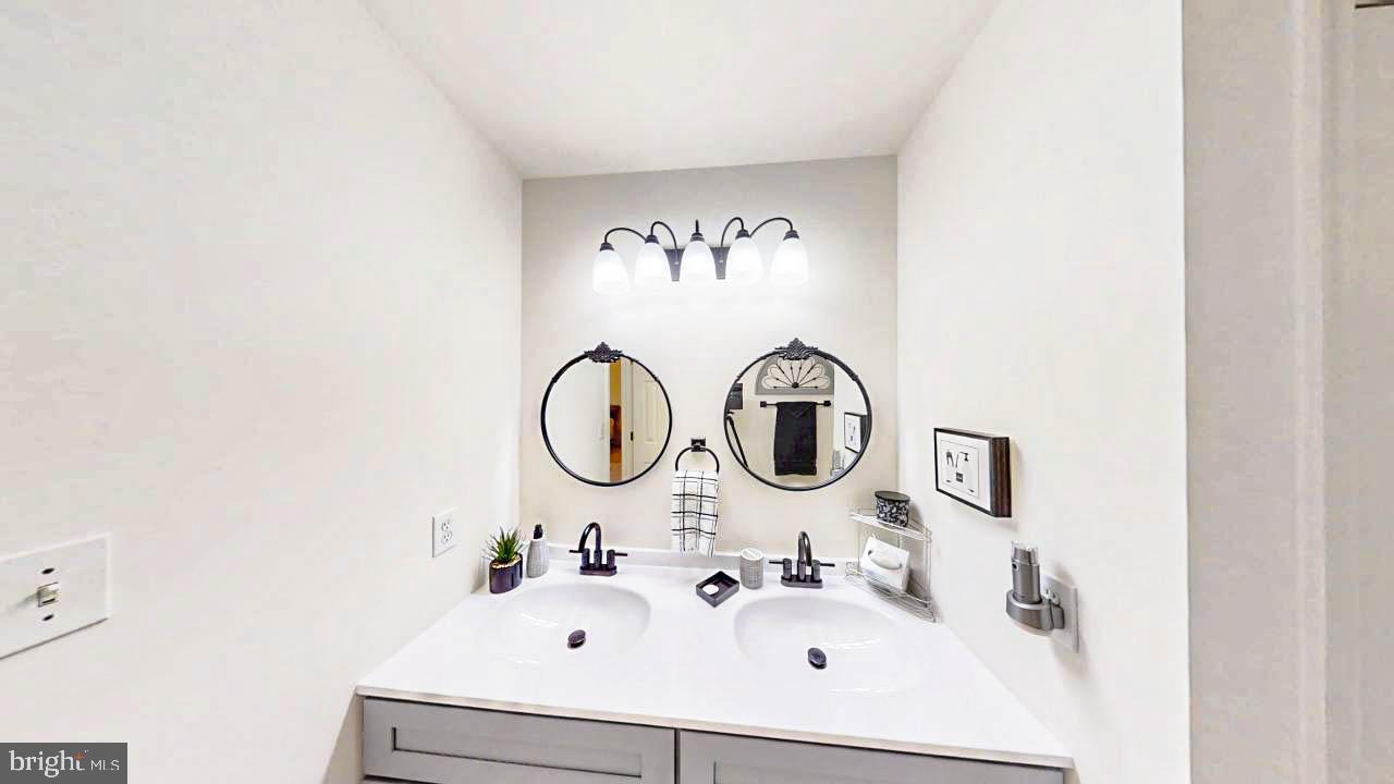 STAFFORD LAKES VILLAGE - Residential