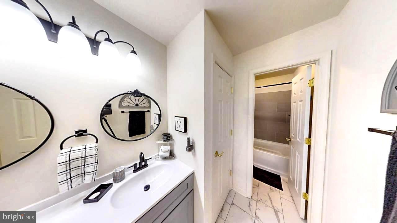 STAFFORD LAKES VILLAGE - Residential