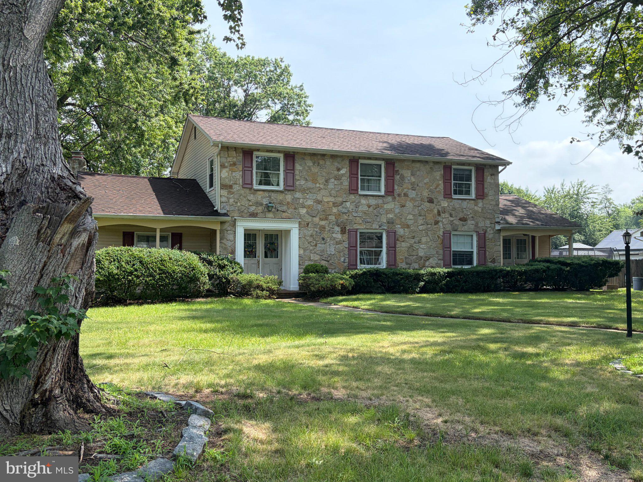 8 COLONIAL DRIVE
