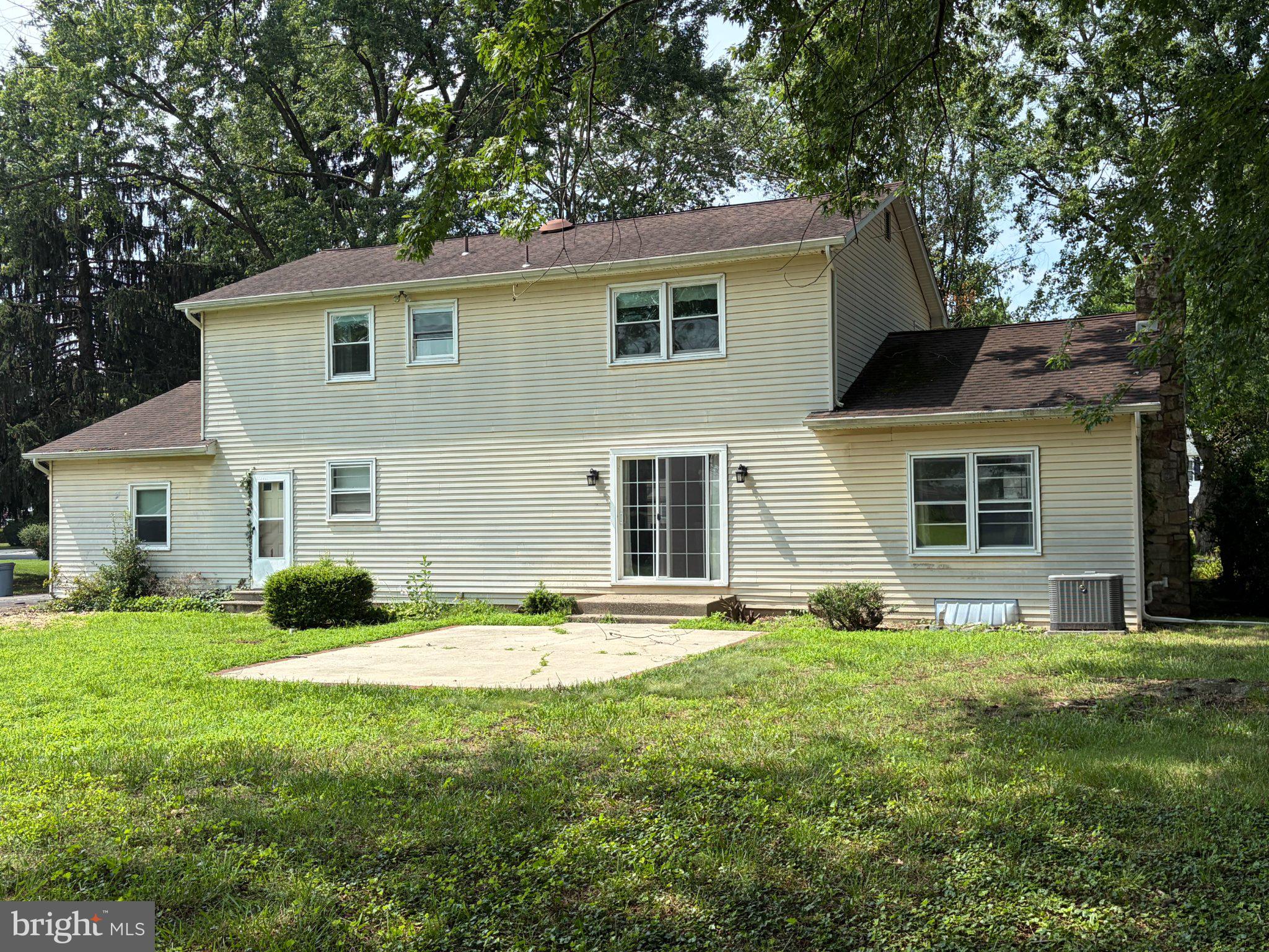 8 COLONIAL DRIVE