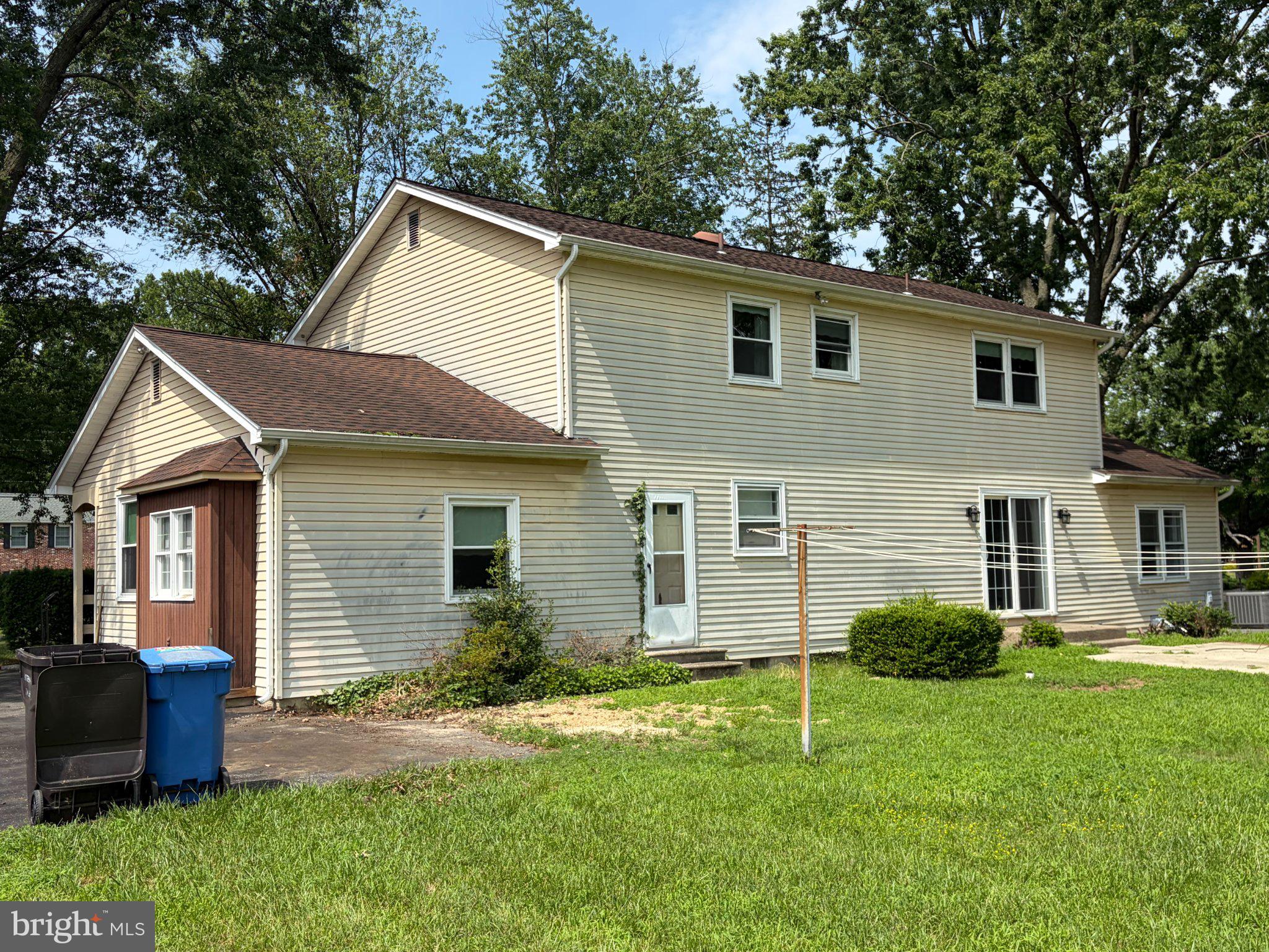 8 COLONIAL DRIVE