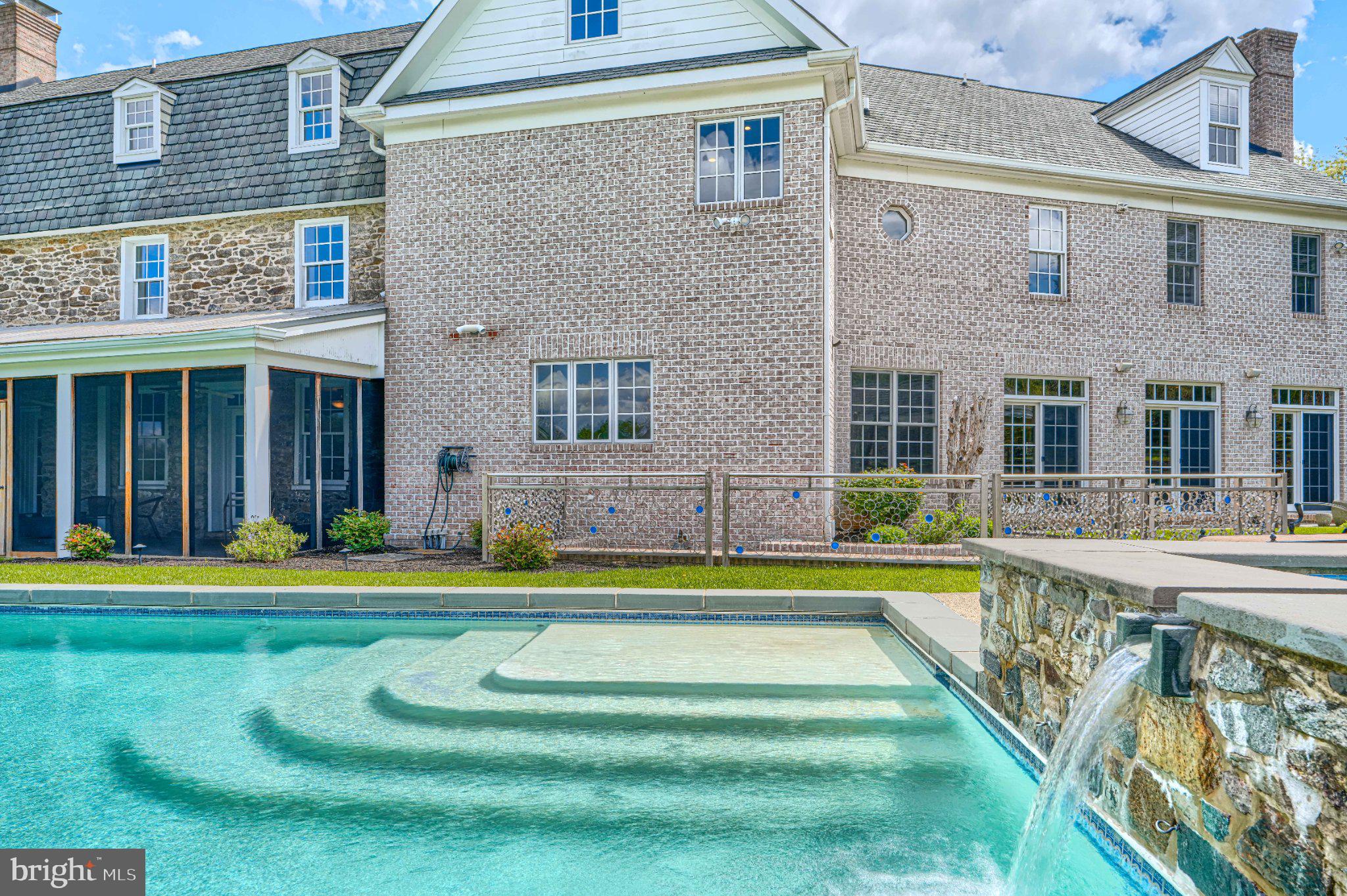 LUTHERVILLE - Residential