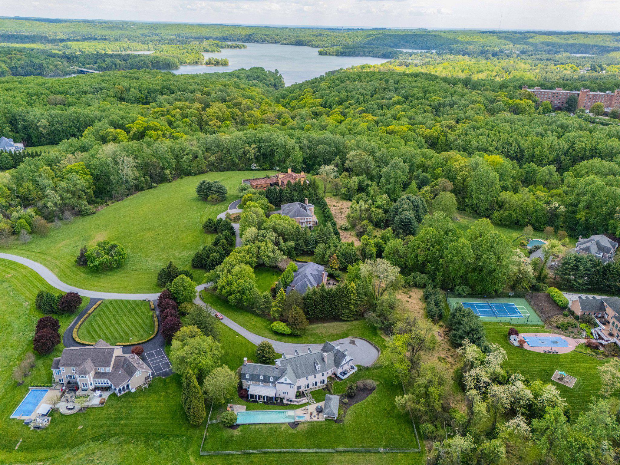 LUTHERVILLE - Residential