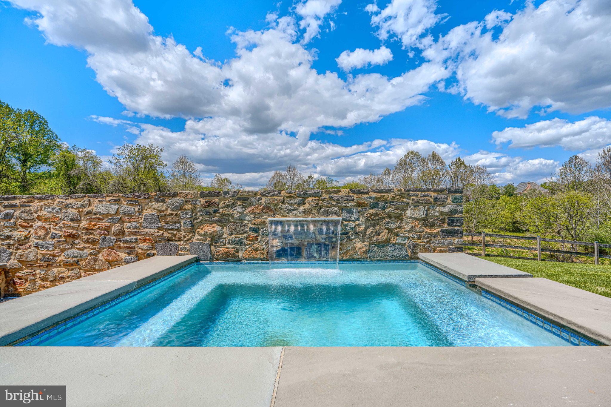 LUTHERVILLE - Residential