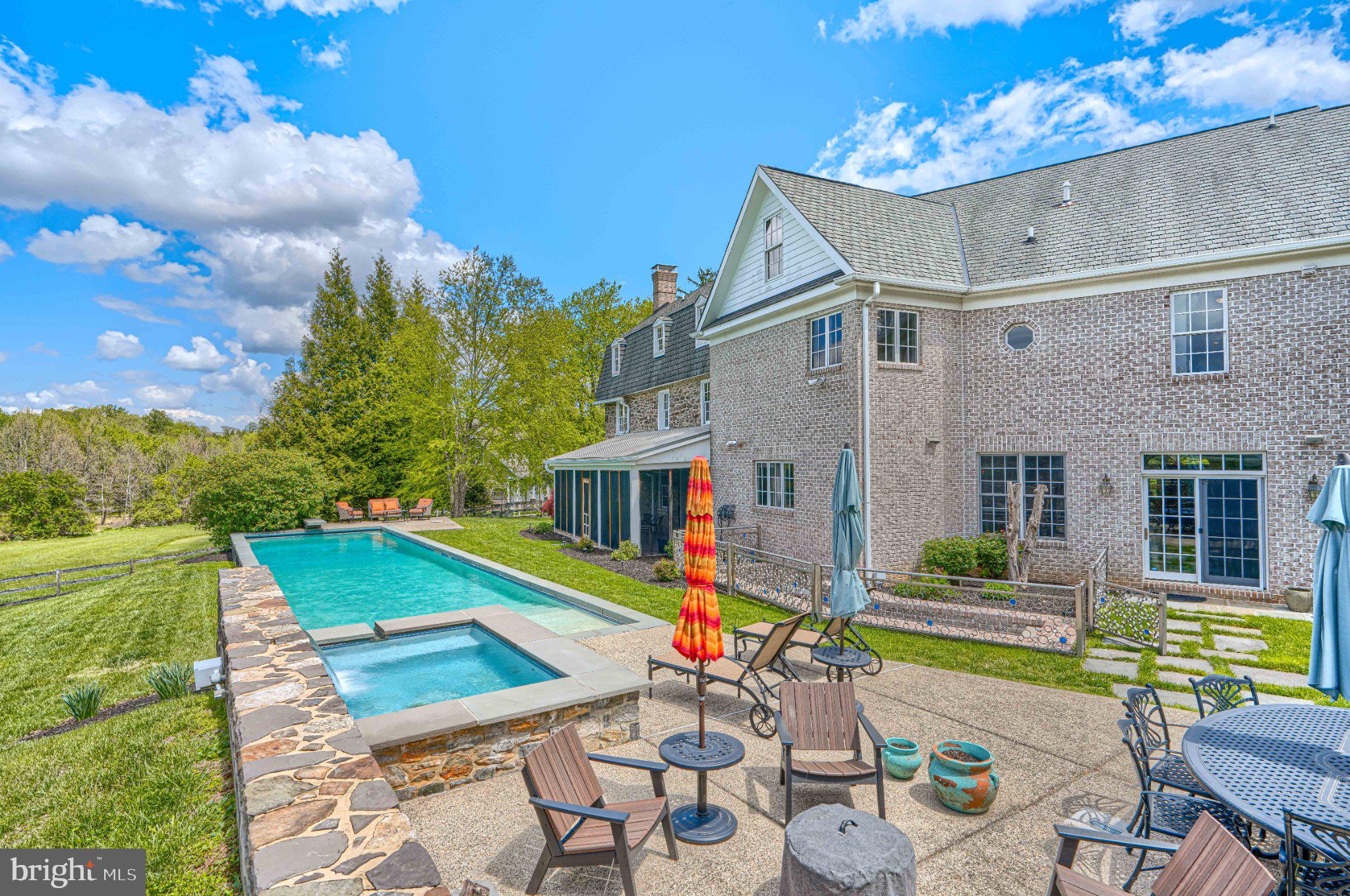 LUTHERVILLE - Residential