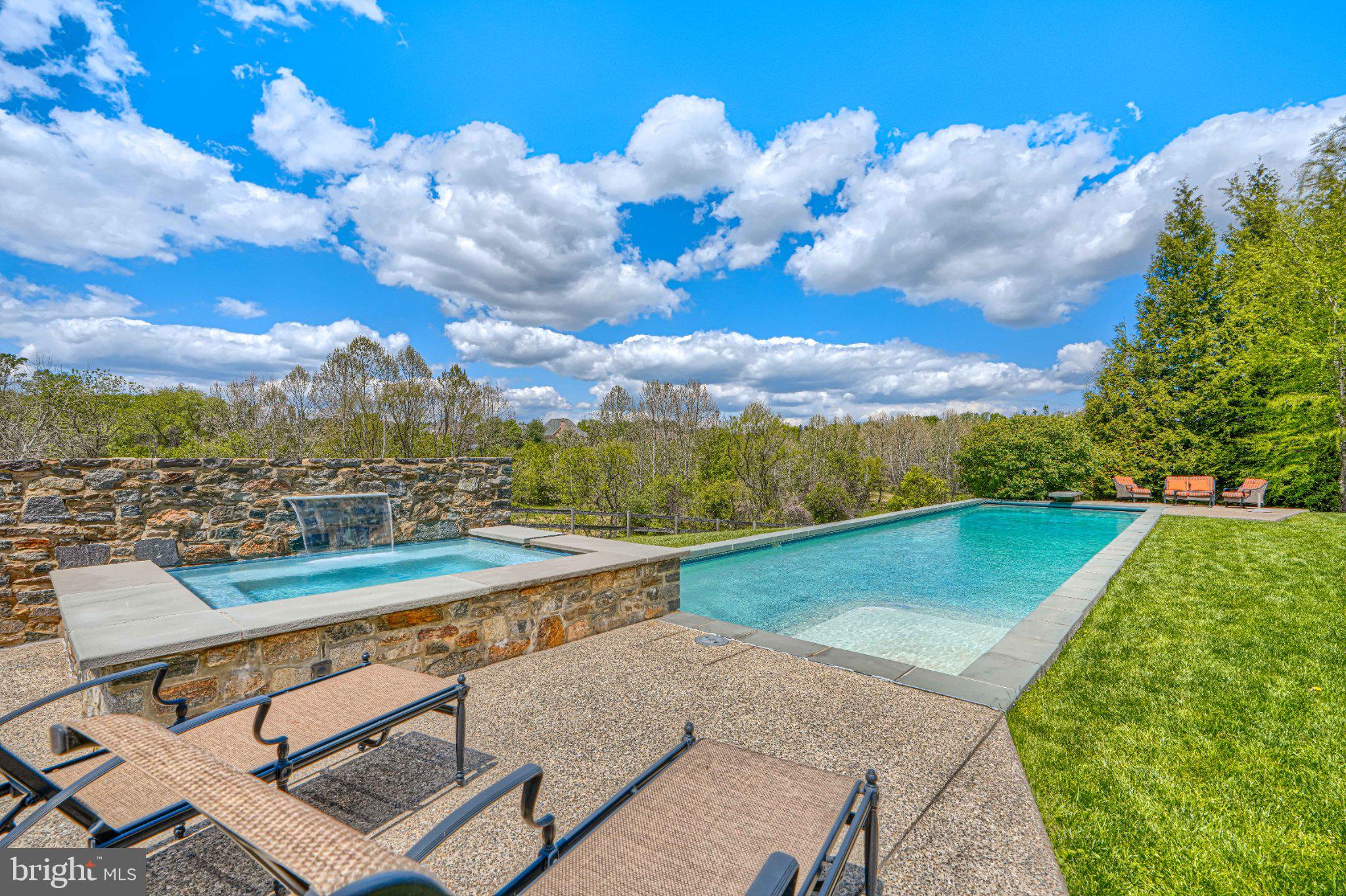 LUTHERVILLE - Residential