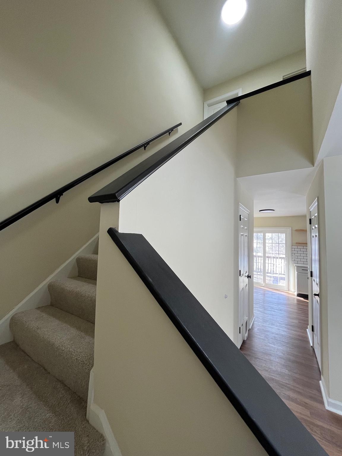 VILLAGE HOLLOW - Residential