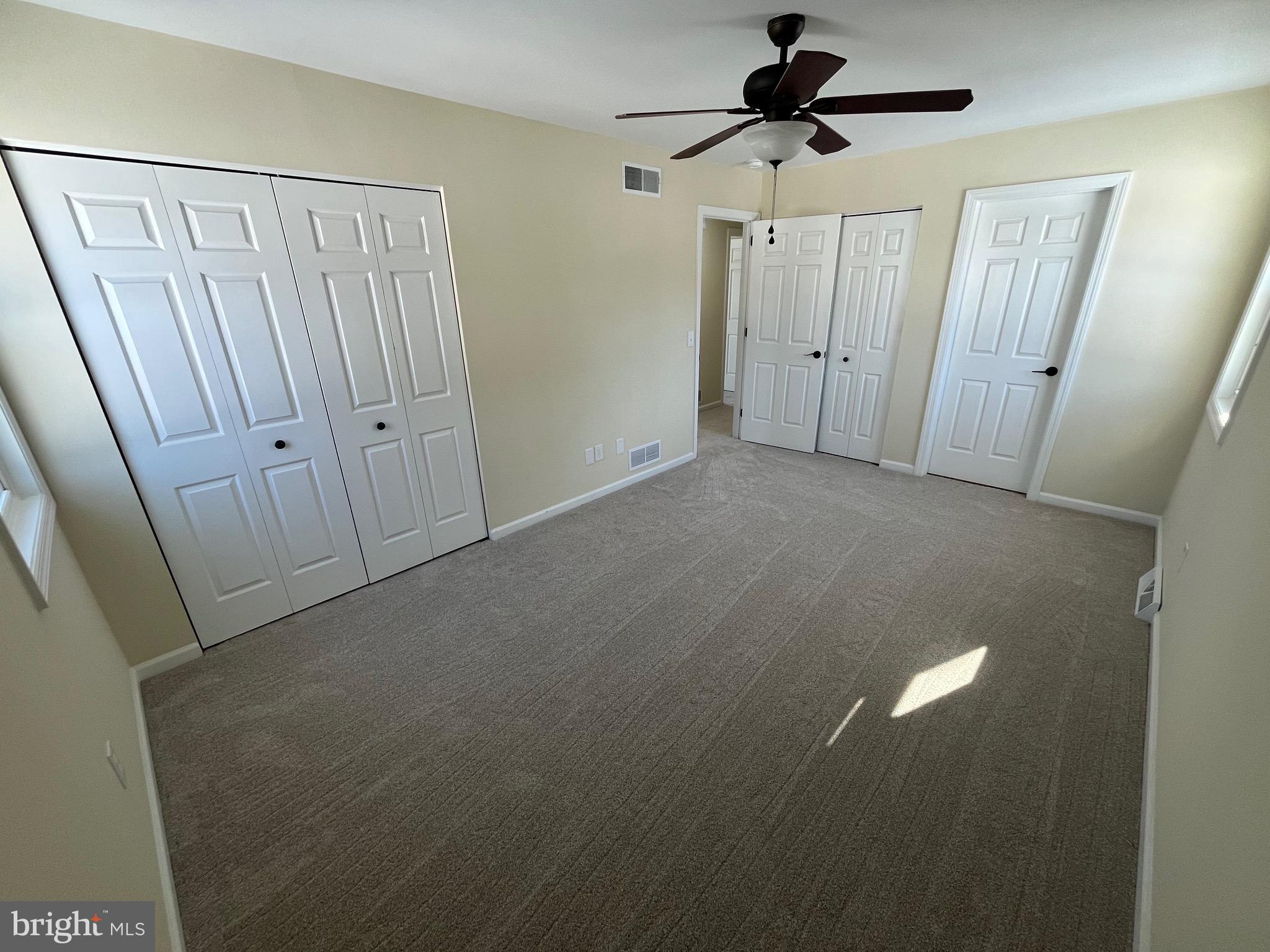 VILLAGE HOLLOW - Residential