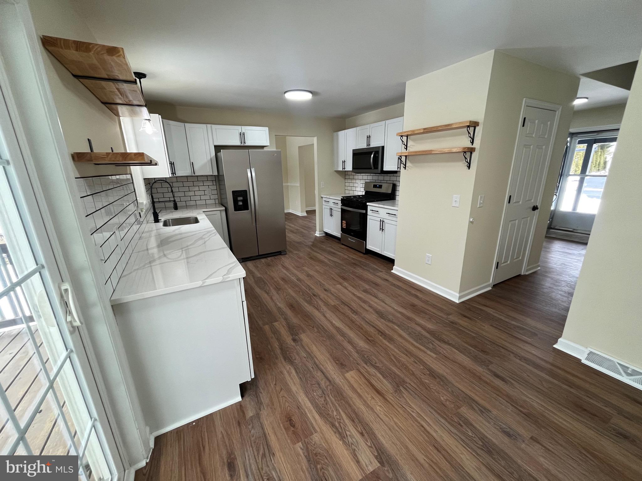 VILLAGE HOLLOW - Residential