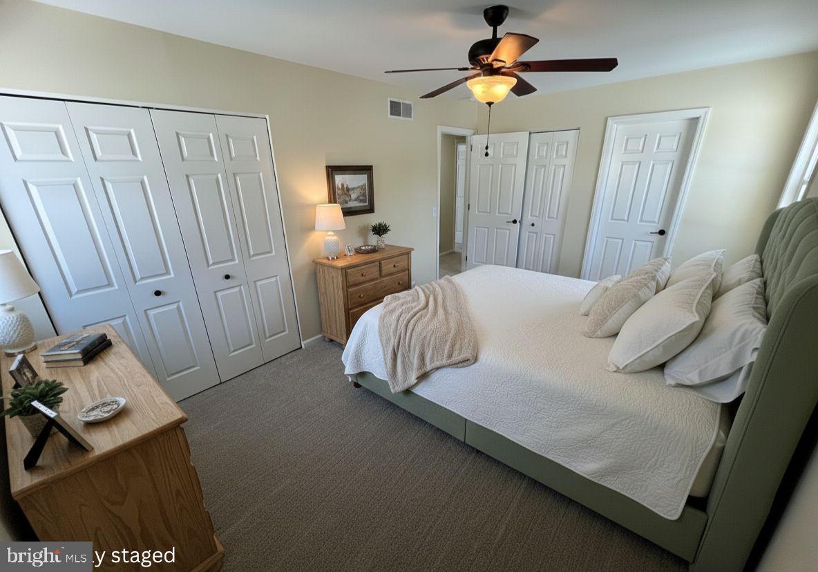 VILLAGE HOLLOW - Residential