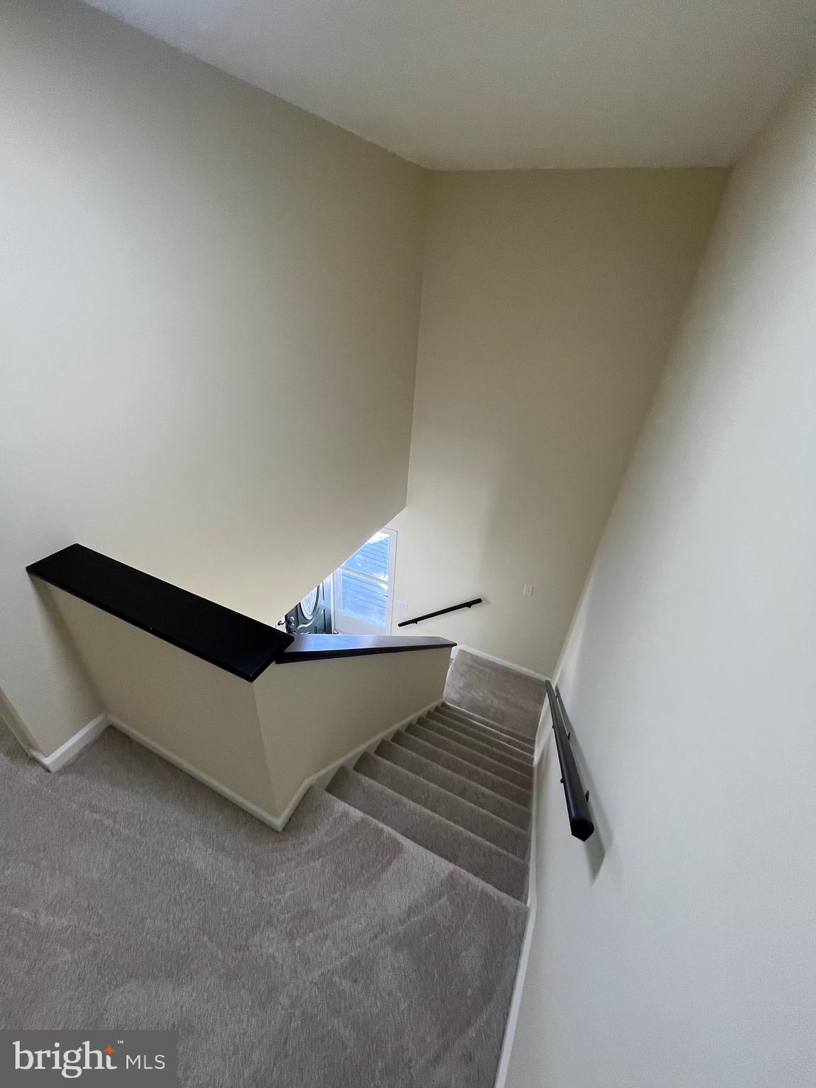 VILLAGE HOLLOW - Residential