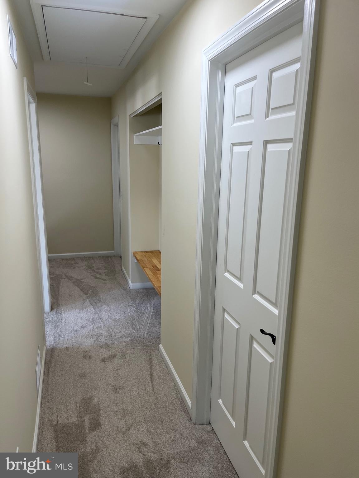 VILLAGE HOLLOW - Residential