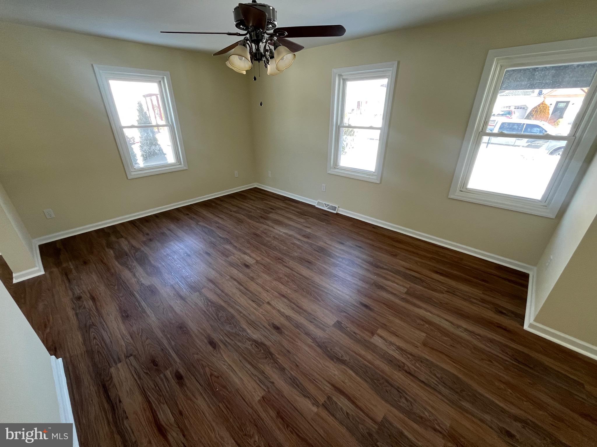 VILLAGE HOLLOW - Residential