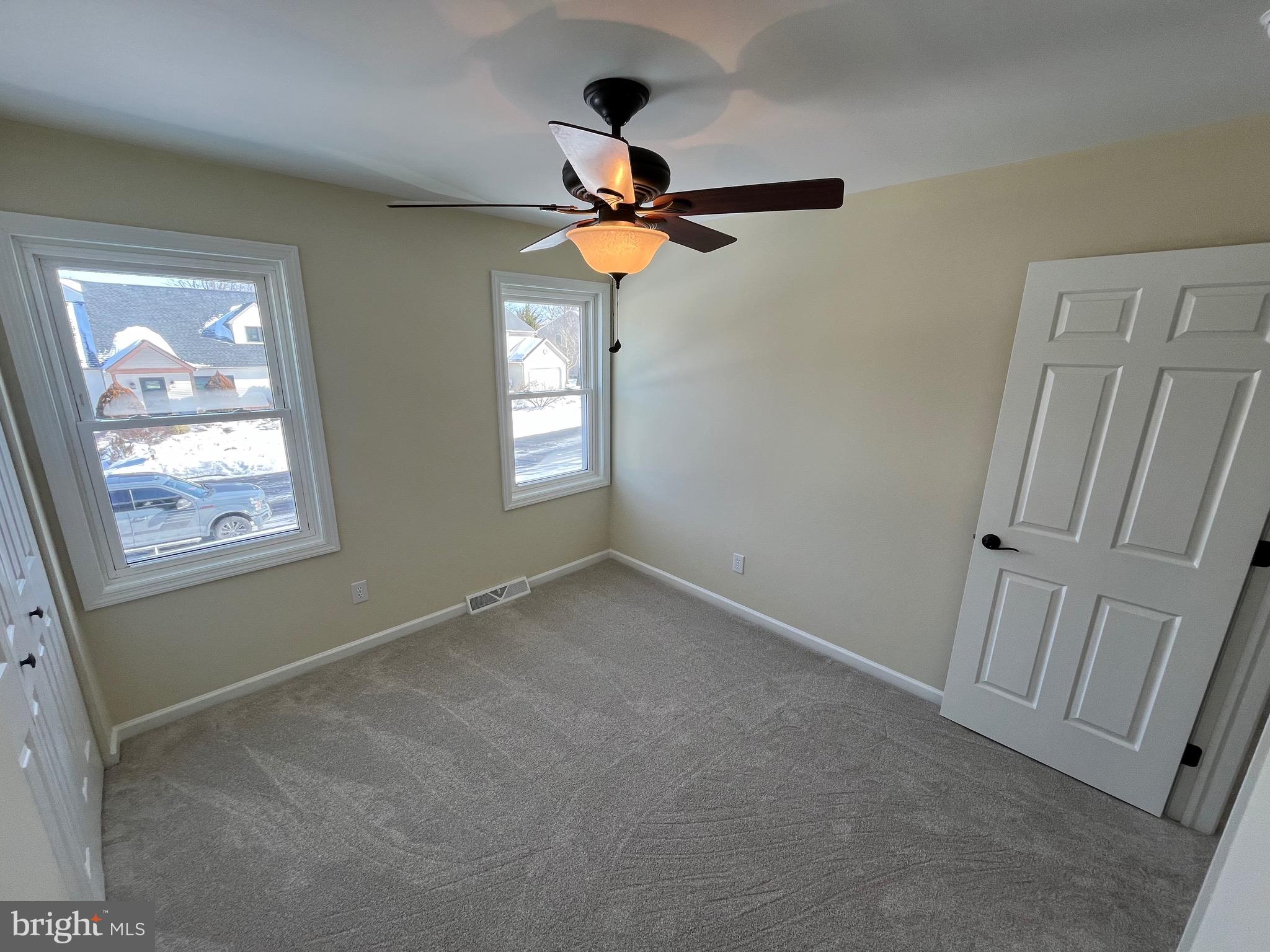 VILLAGE HOLLOW - Residential