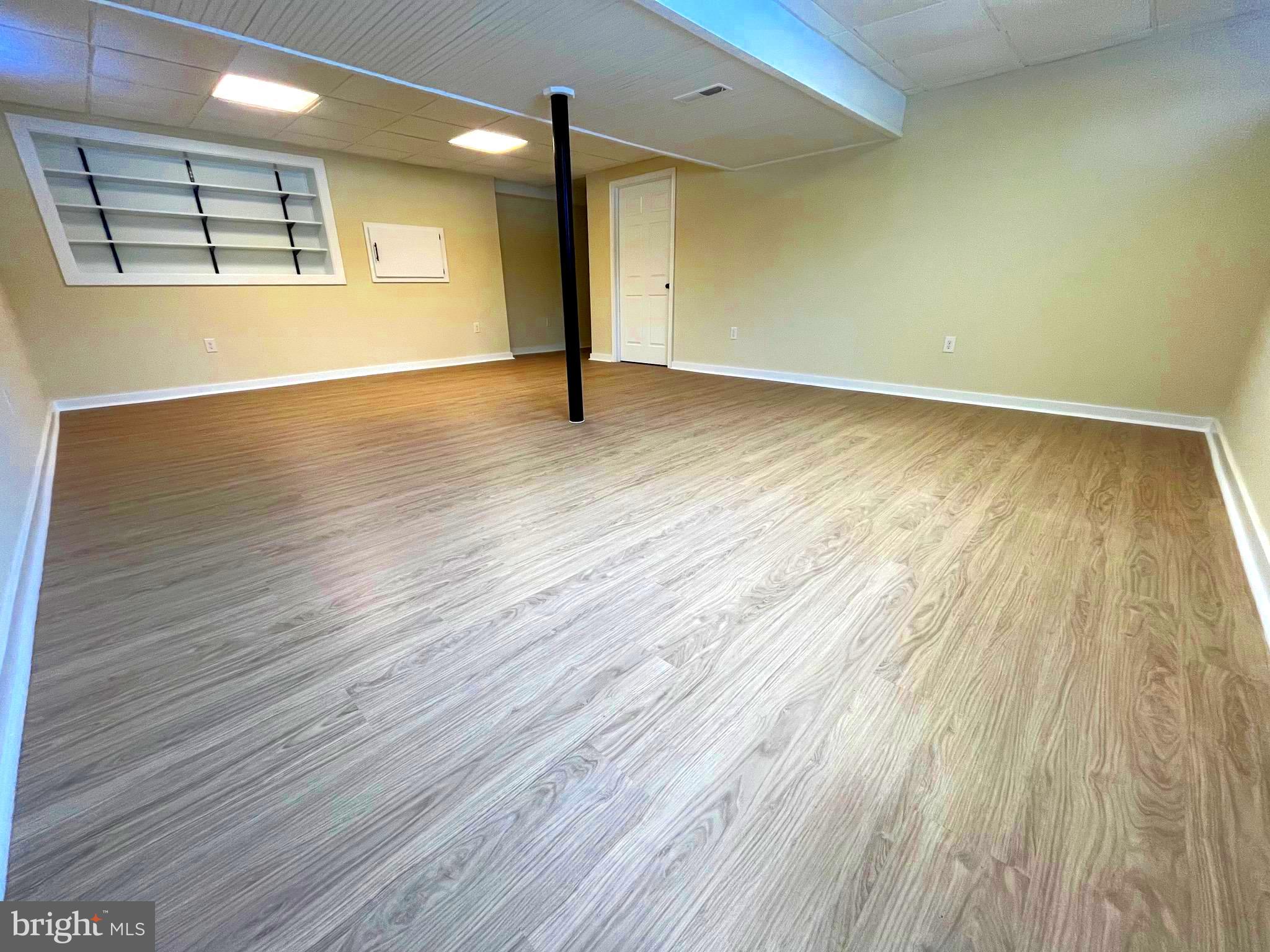 VILLAGE HOLLOW - Residential