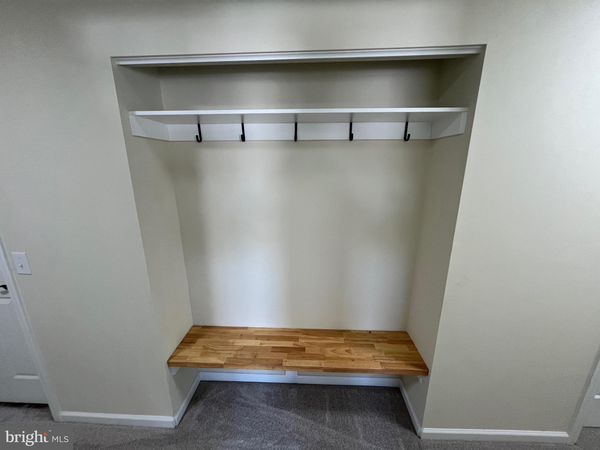 VILLAGE HOLLOW - Residential