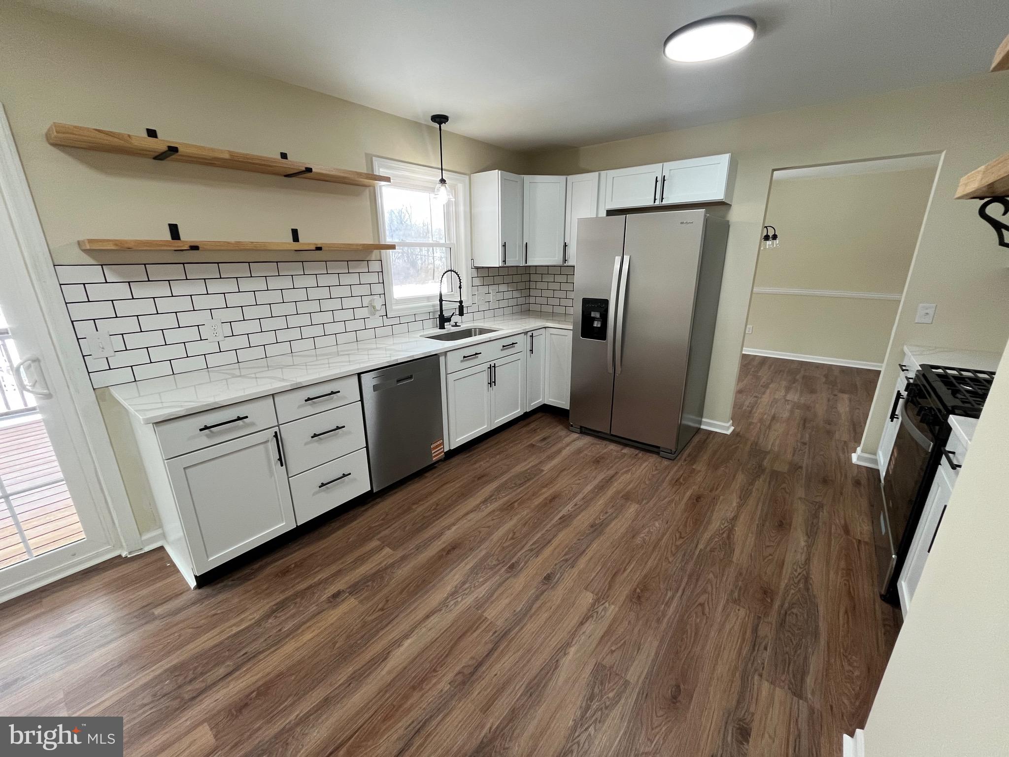 VILLAGE HOLLOW - Residential