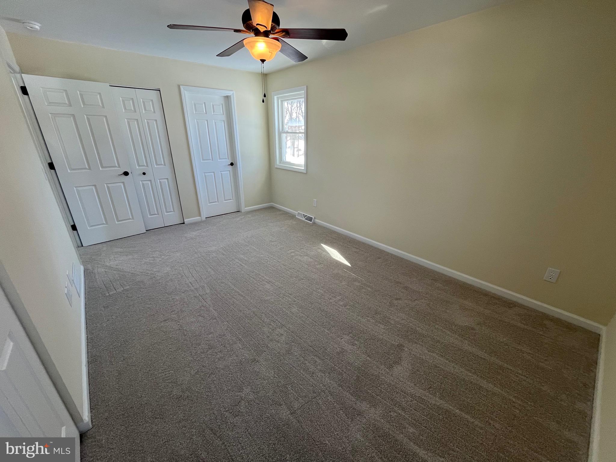 VILLAGE HOLLOW - Residential