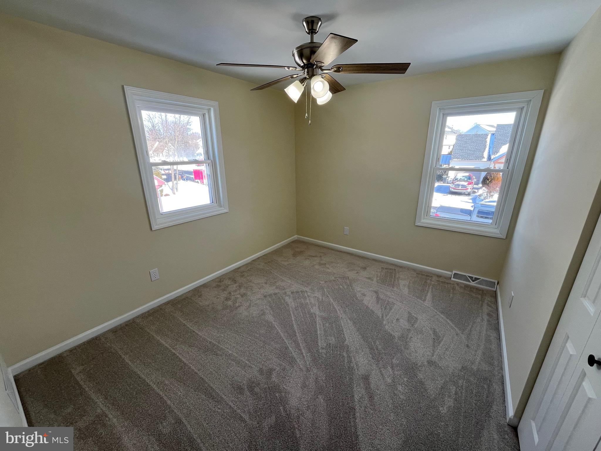 VILLAGE HOLLOW - Residential