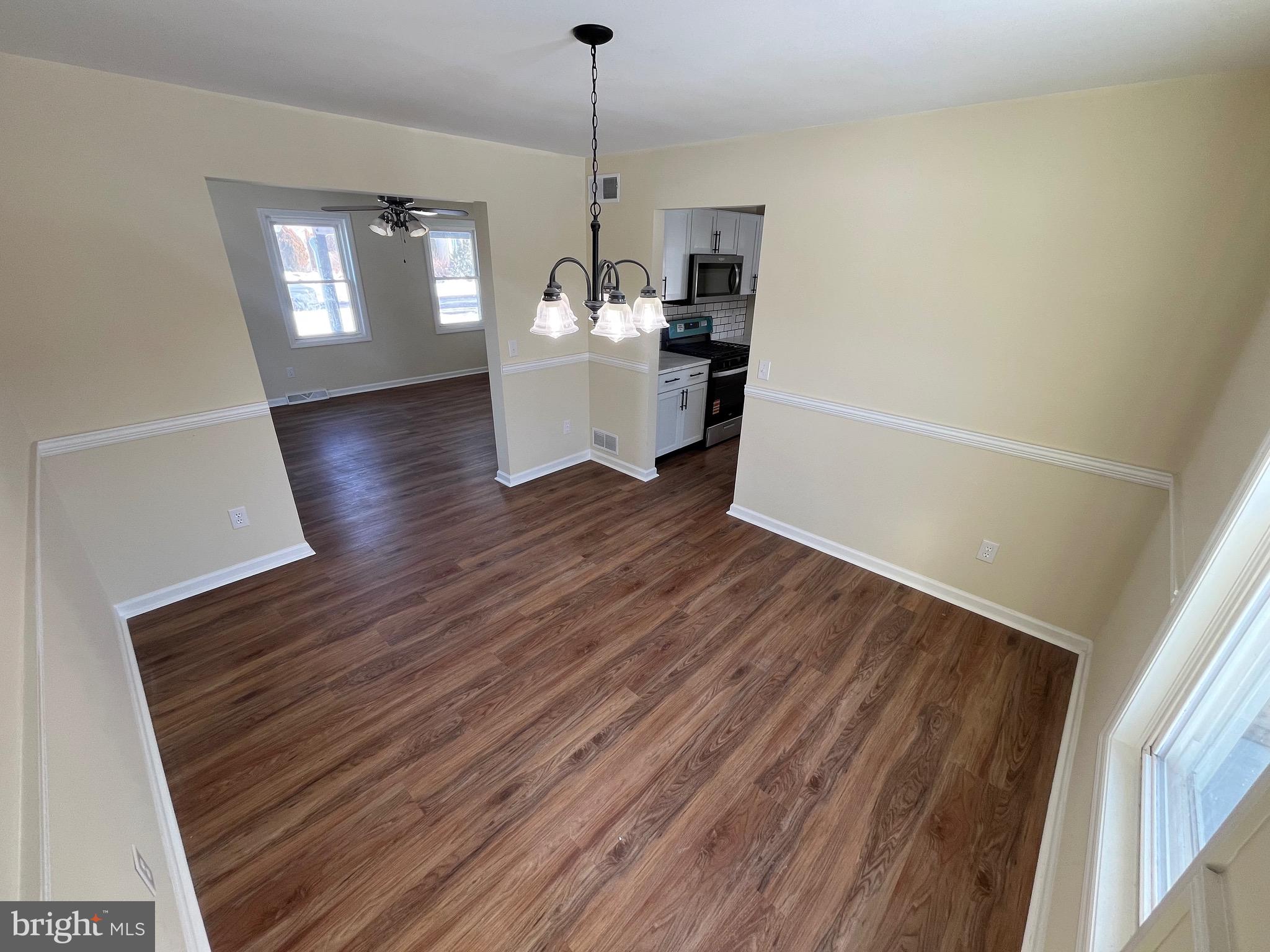 VILLAGE HOLLOW - Residential