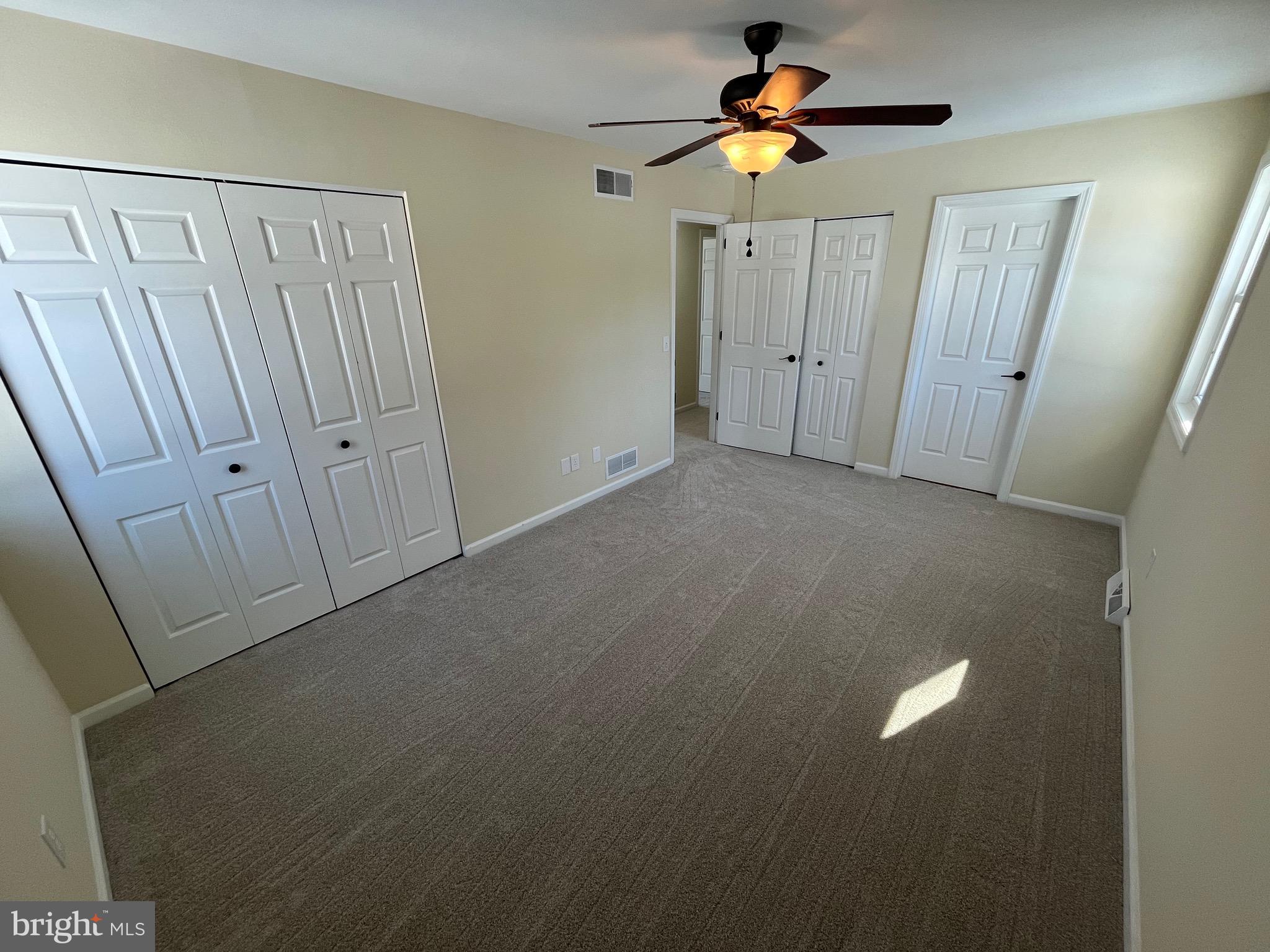 VILLAGE HOLLOW - Residential