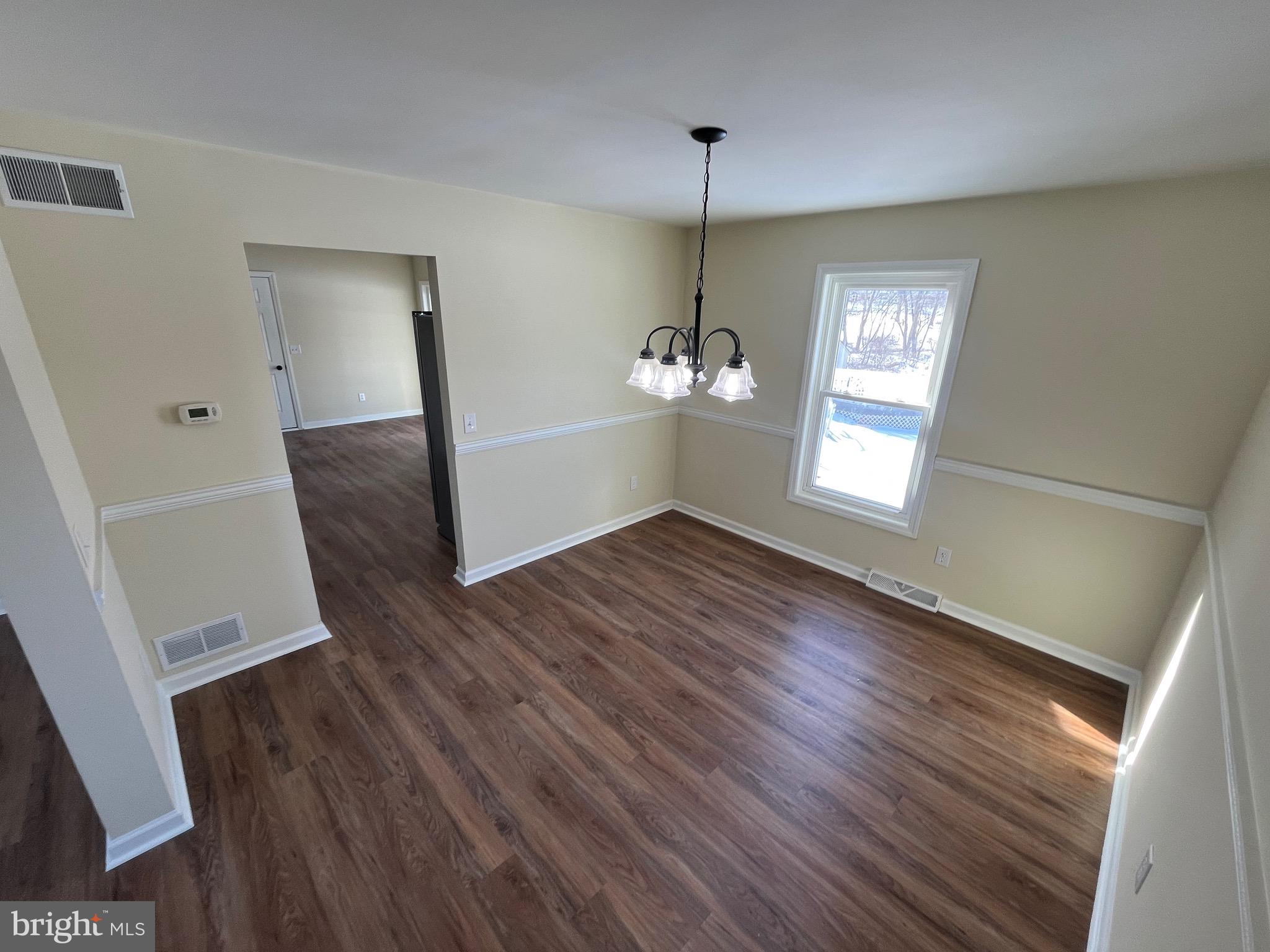 VILLAGE HOLLOW - Residential