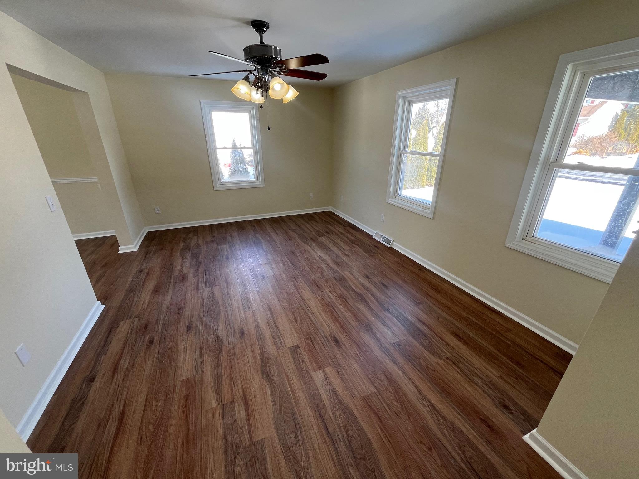 VILLAGE HOLLOW - Residential