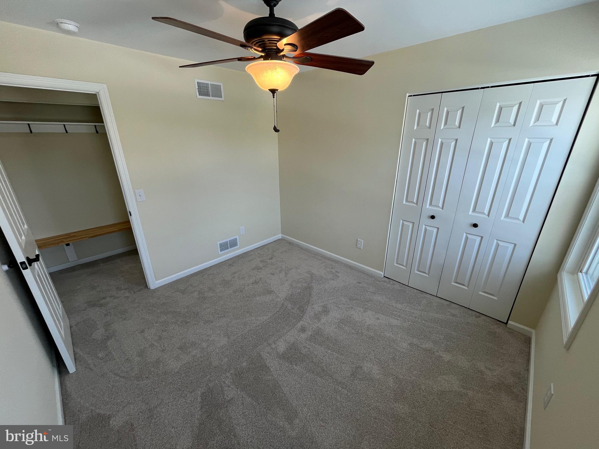 VILLAGE HOLLOW - Residential