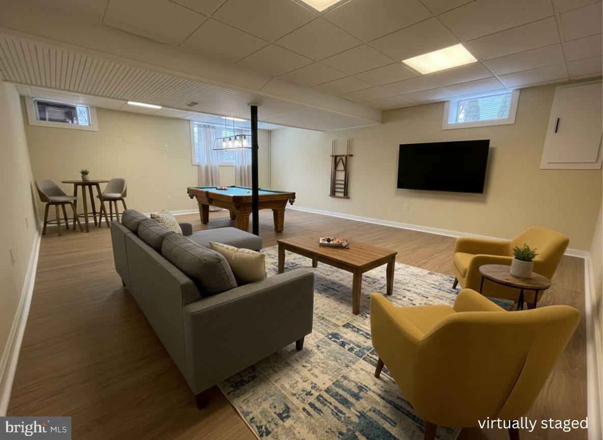 VILLAGE HOLLOW - Residential