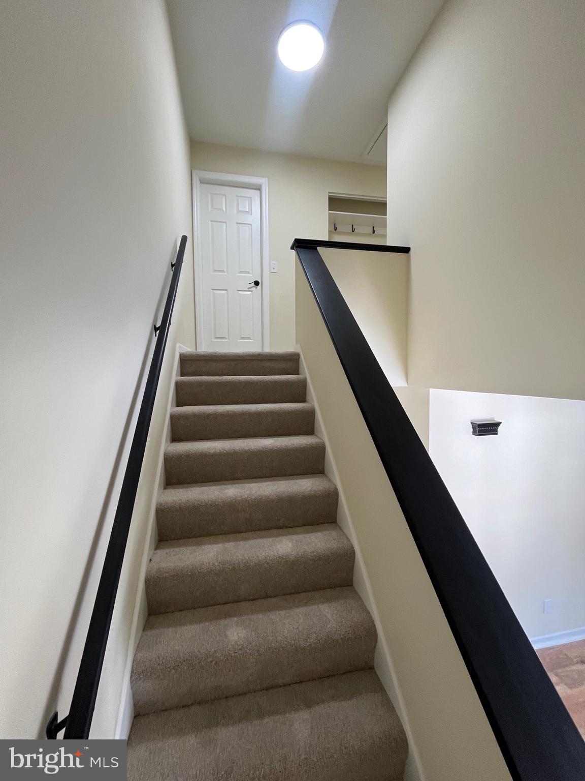 VILLAGE HOLLOW - Residential