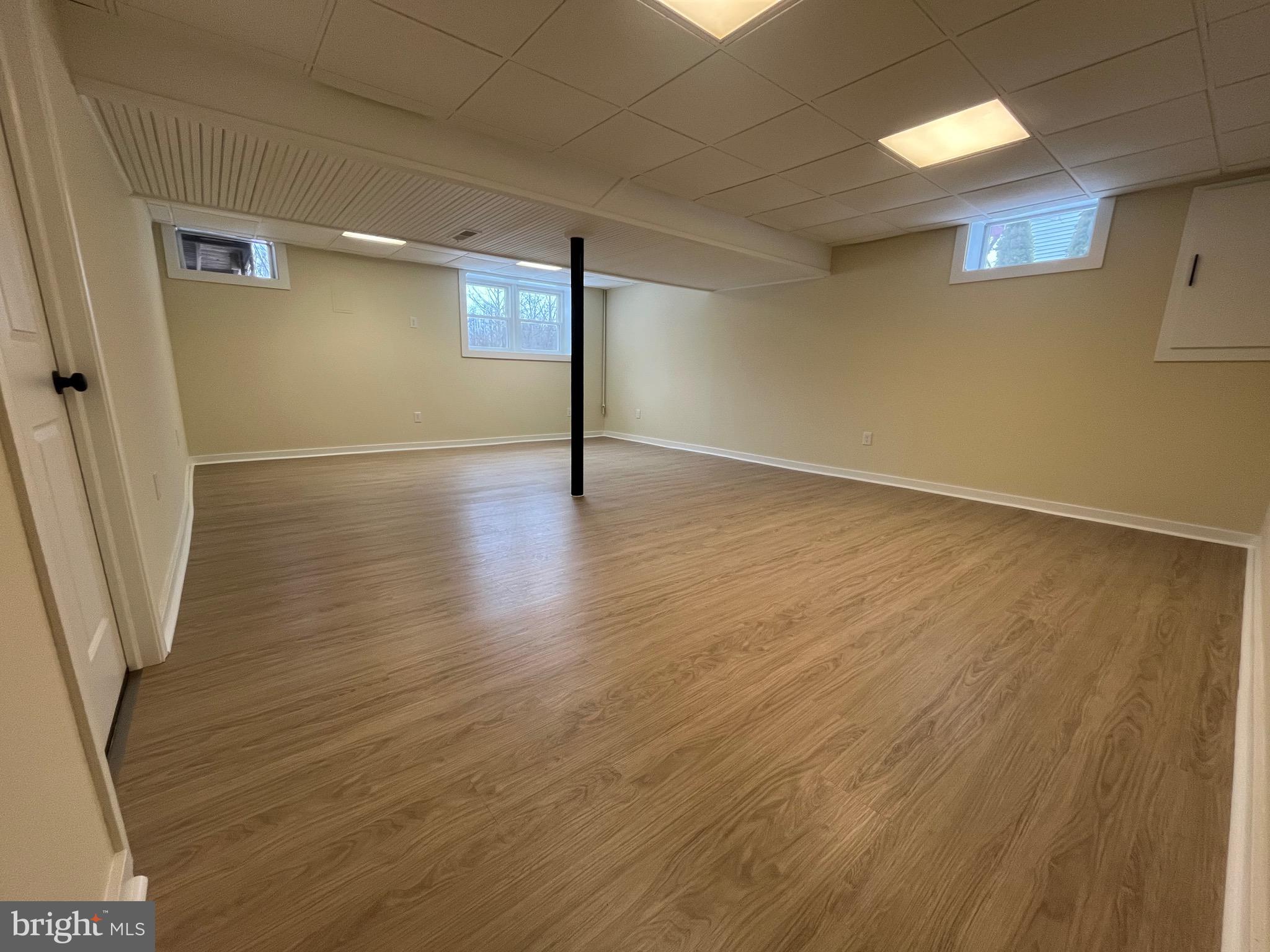 VILLAGE HOLLOW - Residential