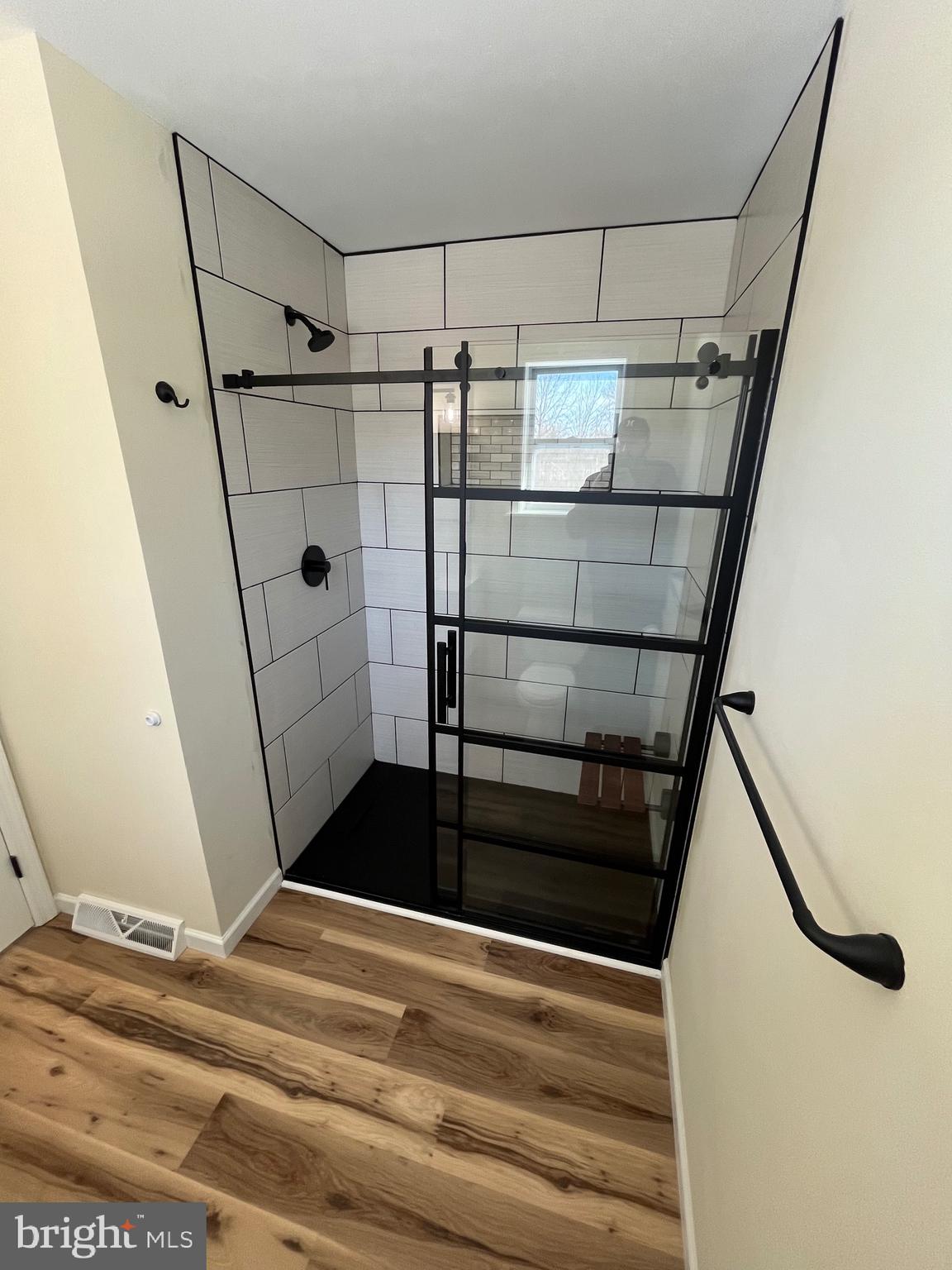 VILLAGE HOLLOW - Residential