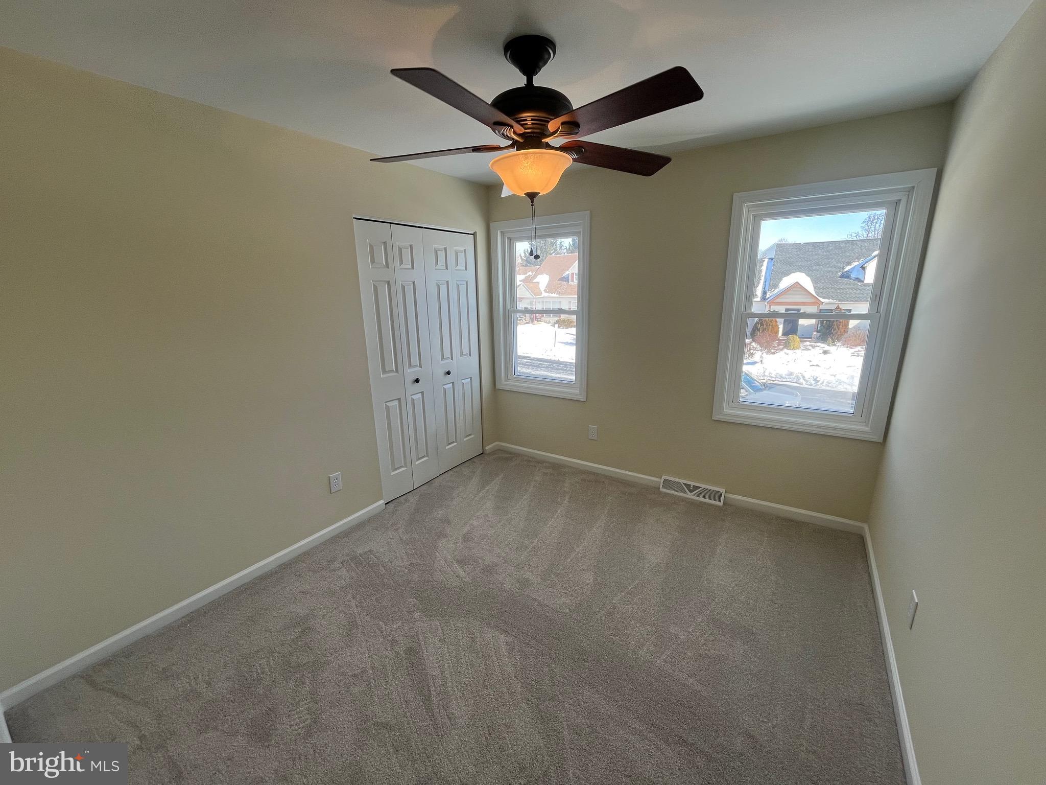 VILLAGE HOLLOW - Residential