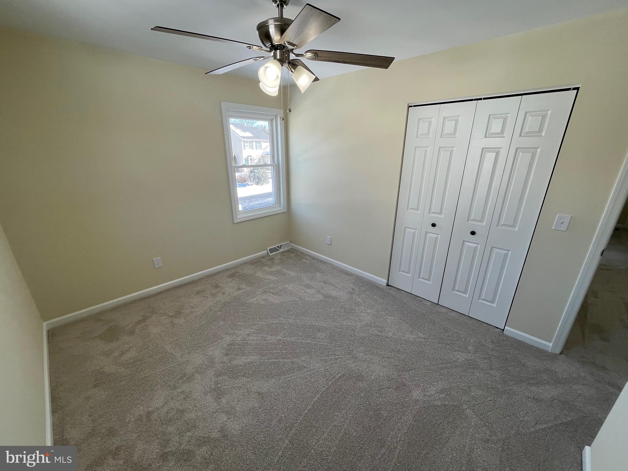 VILLAGE HOLLOW - Residential