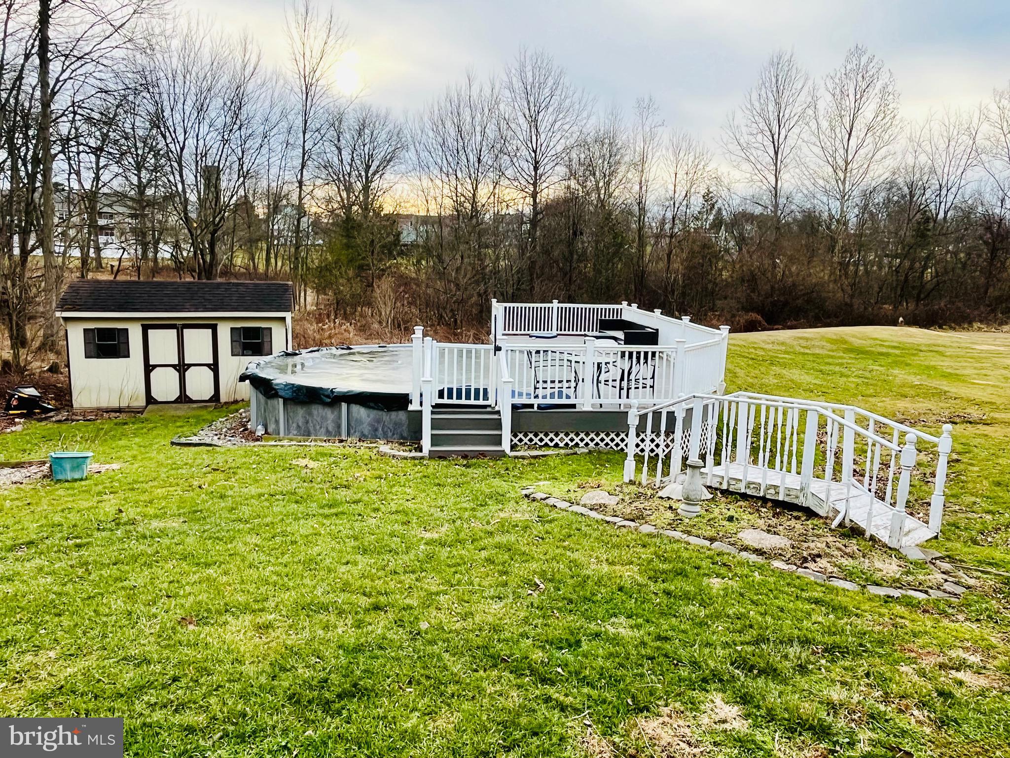 VILLAGE HOLLOW - Residential