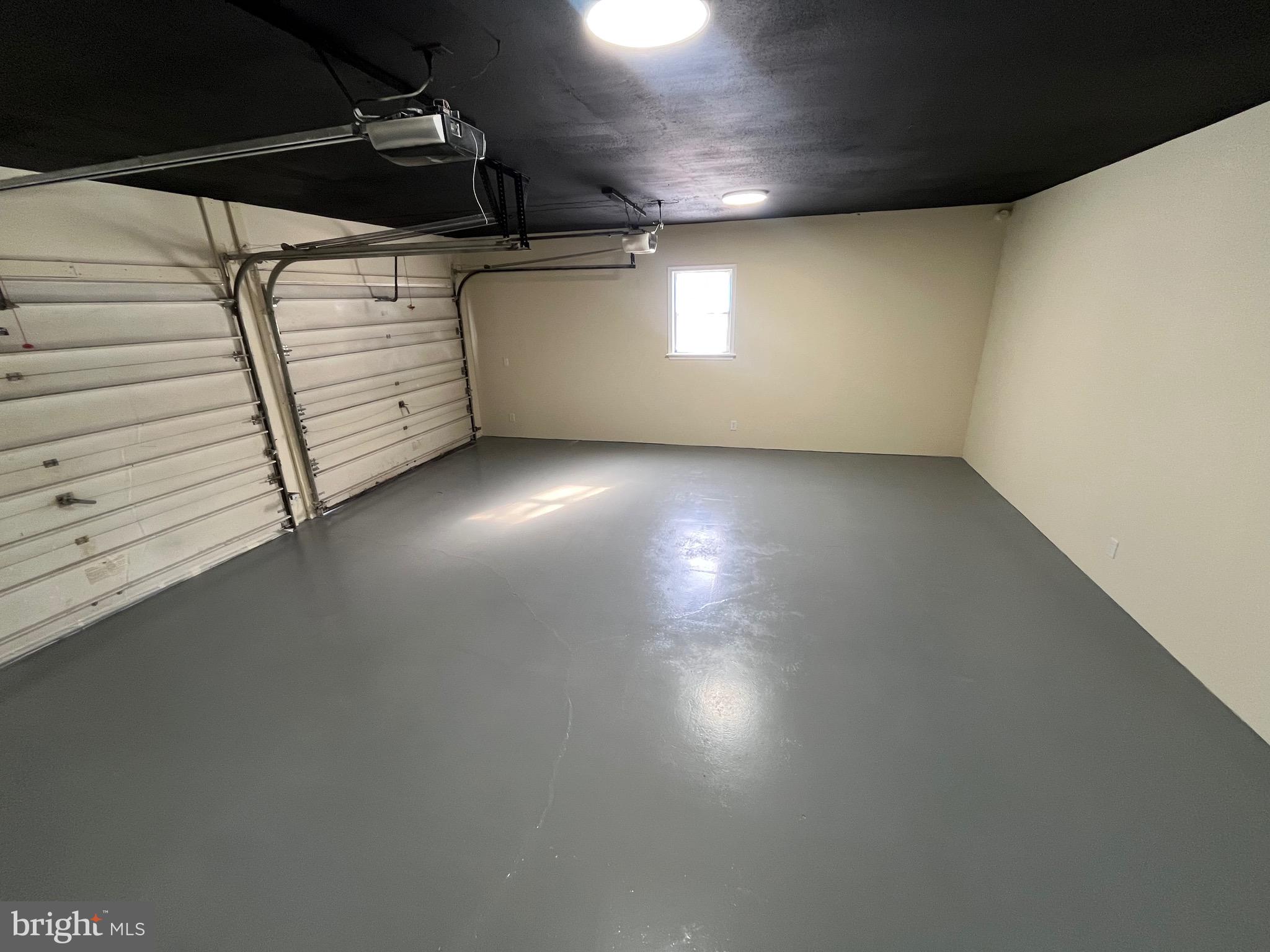 VILLAGE HOLLOW - Residential