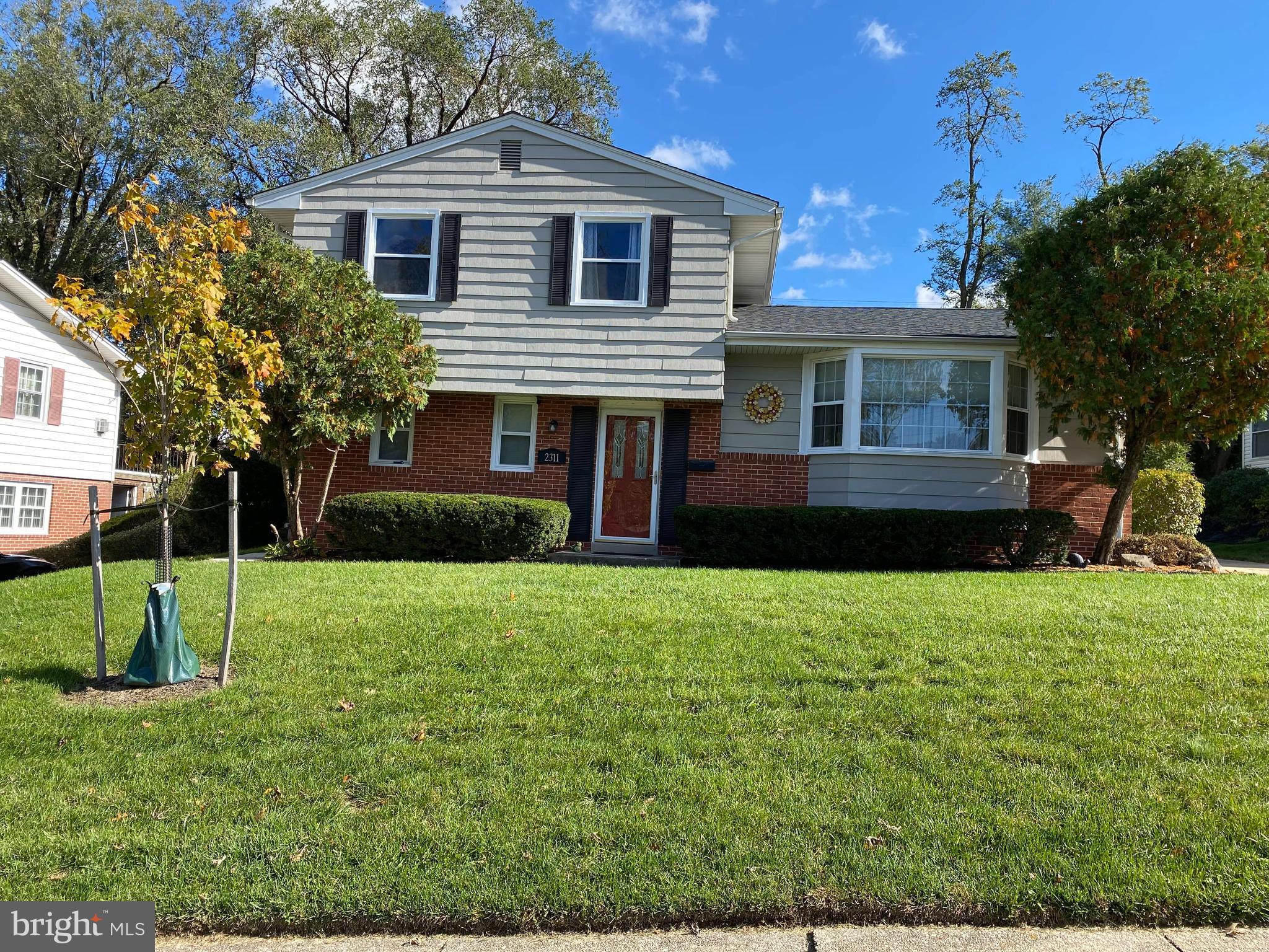 Your opportunity to own a fantastic split level home in the desirable Springlake neighborhood of Timonium! Bright open floor plan on main level. Inviting large family room addition with wood burning fireplace on lower level to keep you cozy this winter. Also, perfect for entertaining or a growing family. Large master bedroom with walk-in closet and direct access to office or nursery next door.
Beautiful hardwood floors throughout. Four season sunroom with access to ground level deck and semi-private backyard. Plenty of storage under raised living area. Lots of community sponsored activities throughout the year for children and adults alike. Great mix of original owners and new residents. Park
with pond in center of neighborhood. Kitchen remodel in 2013, roof in 2015, hot water heater in 2016, freshly painted exterior and deck. Fireplace cleaned/inspected. Nothing to do but move in!