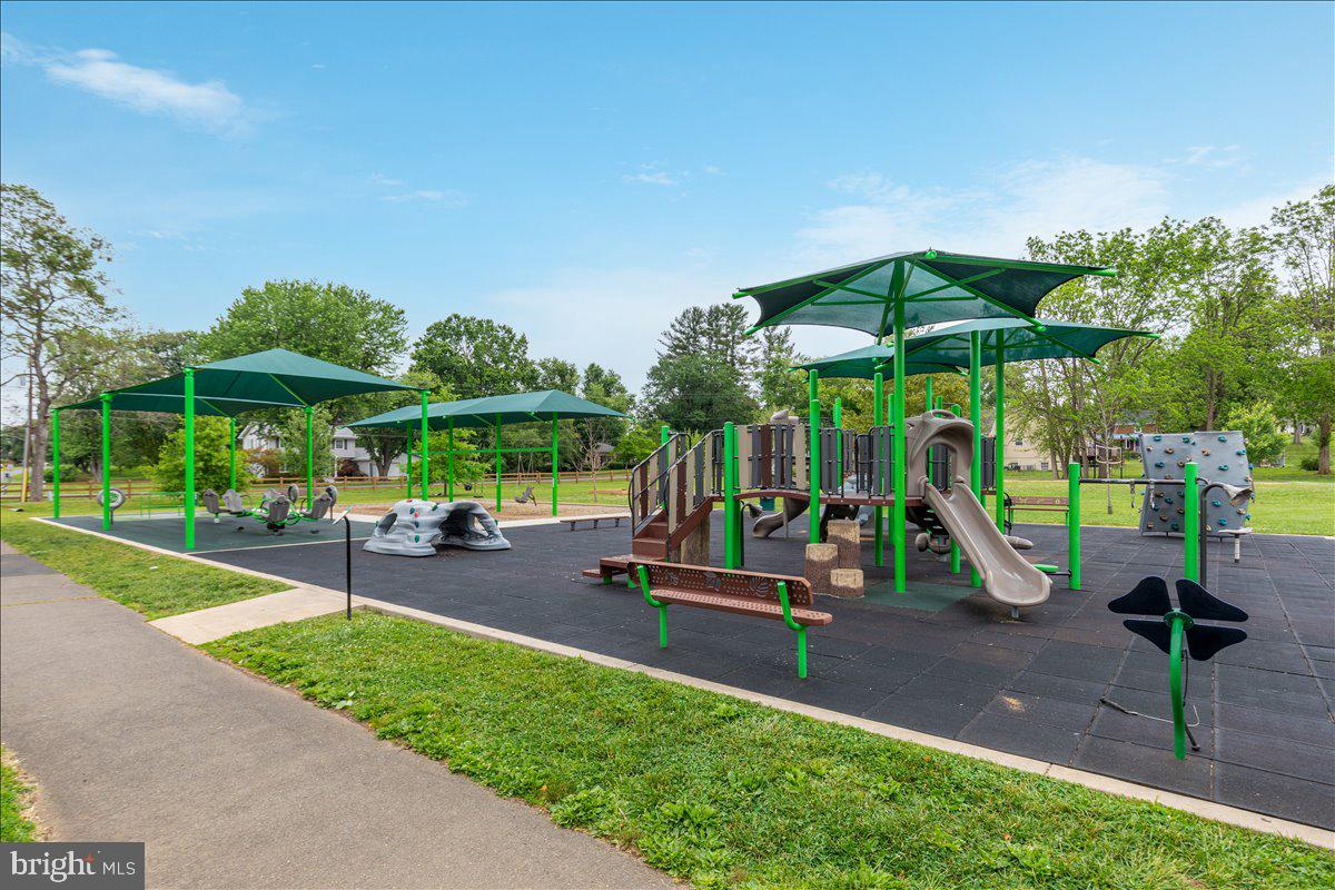 OAK SPRINGS - Residential