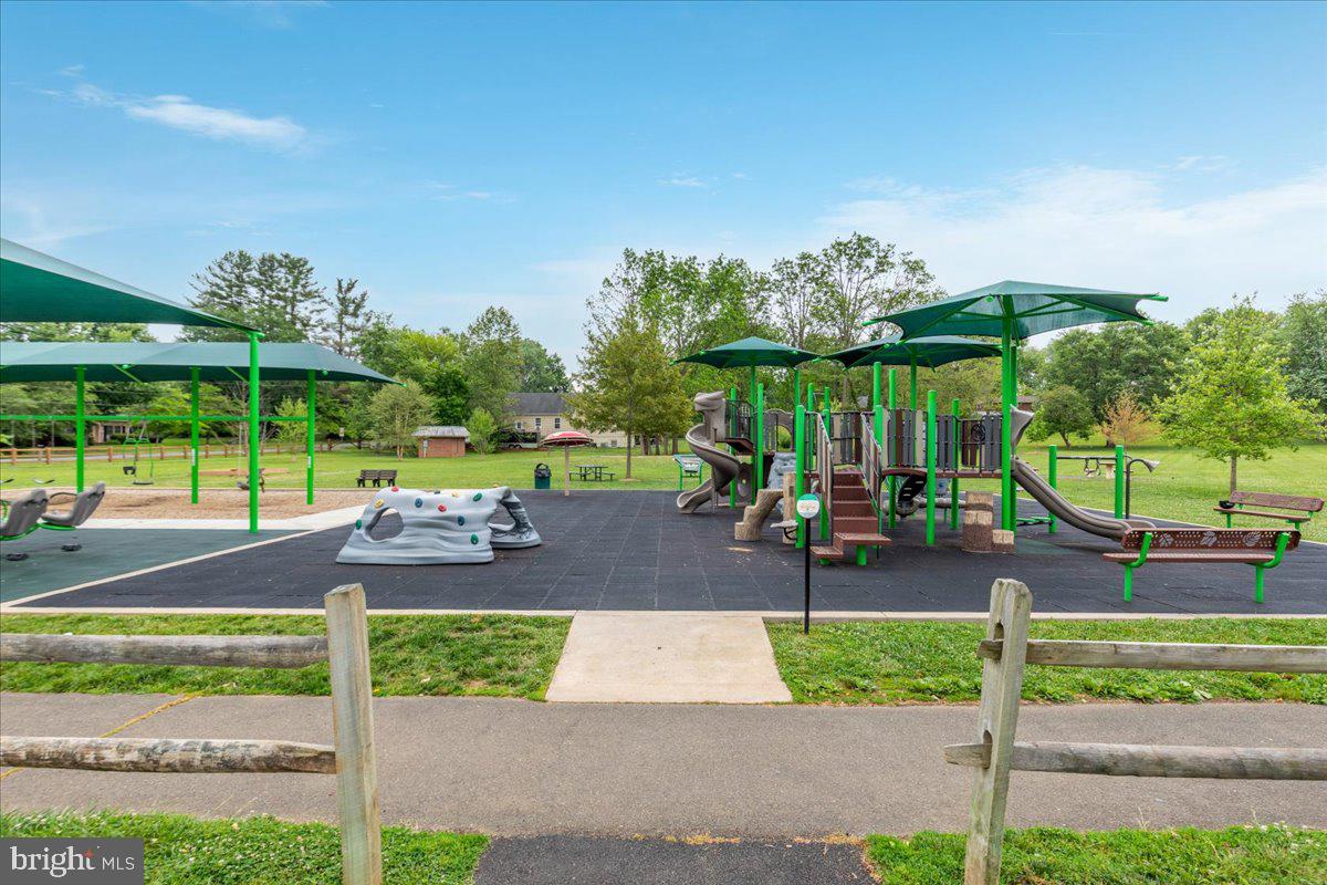 OAK SPRINGS - Residential