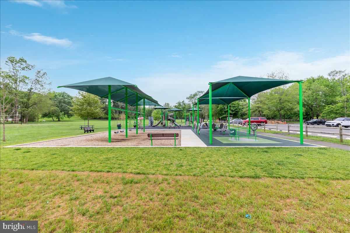 OAK SPRINGS - Residential