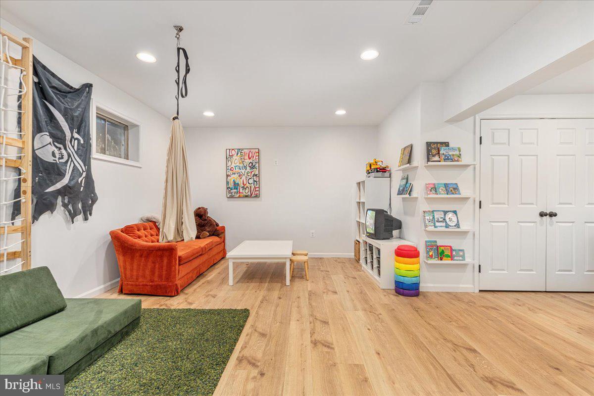 OAK SPRINGS - Residential