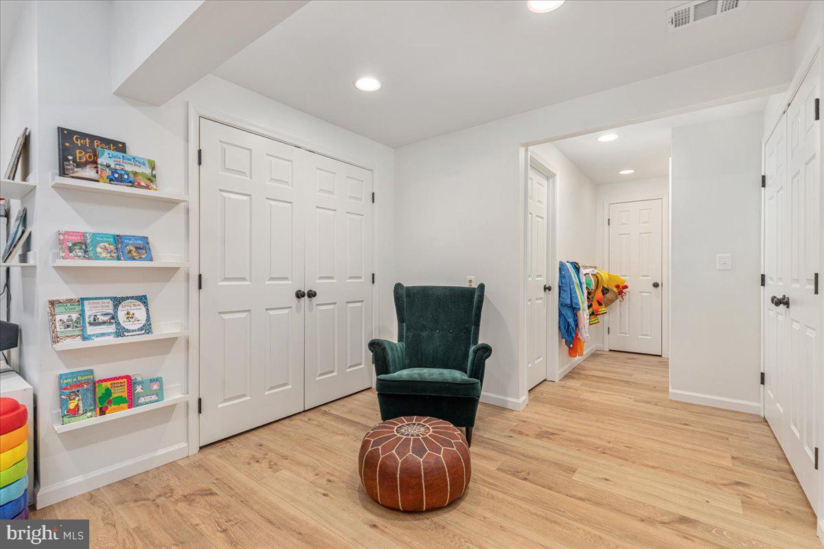 OAK SPRINGS - Residential