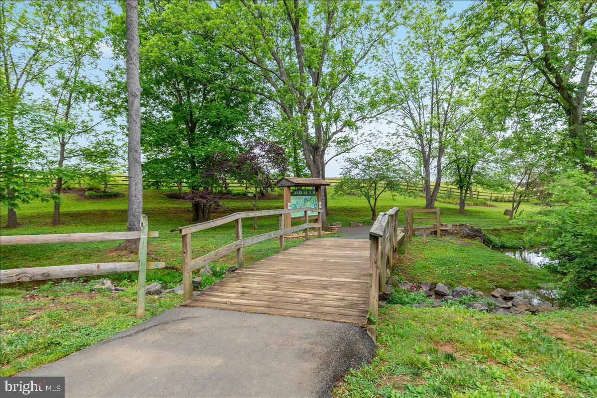 OAK SPRINGS - Residential