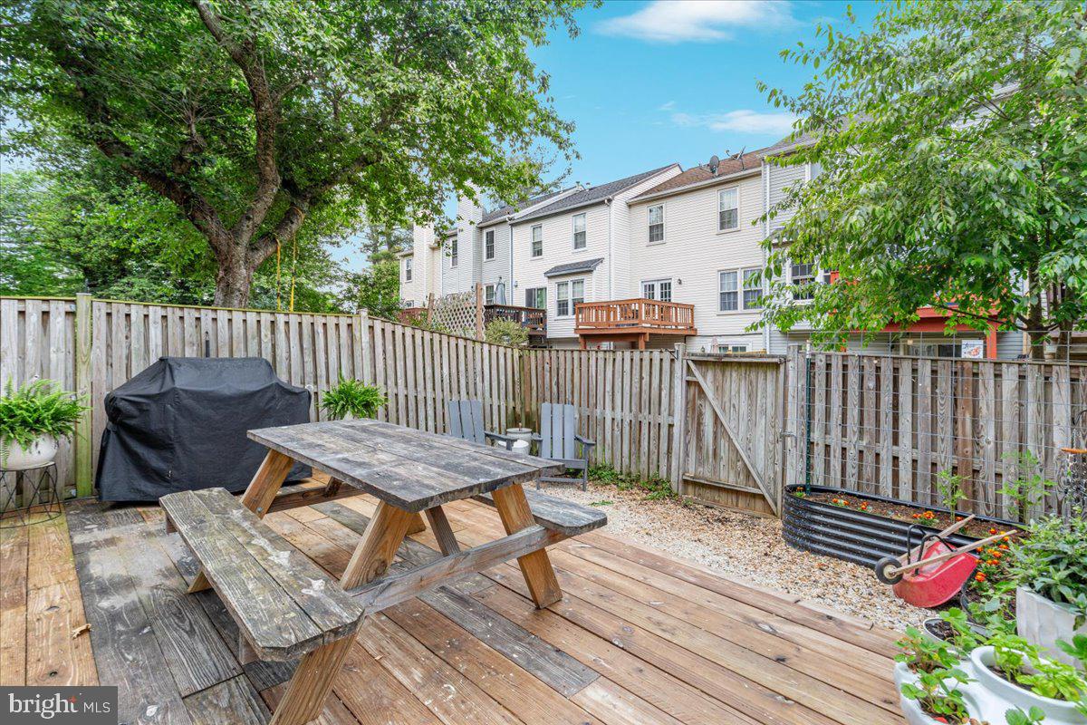 OAK SPRINGS - Residential