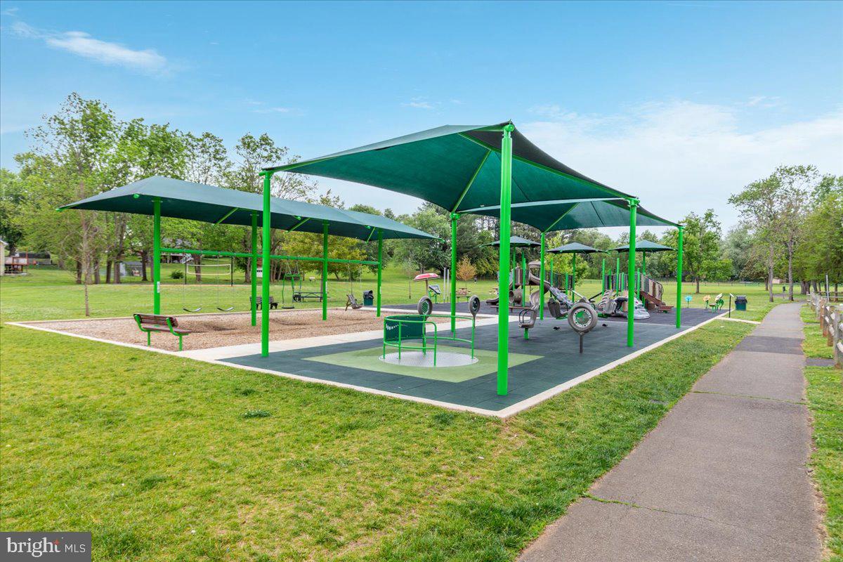 OAK SPRINGS - Residential