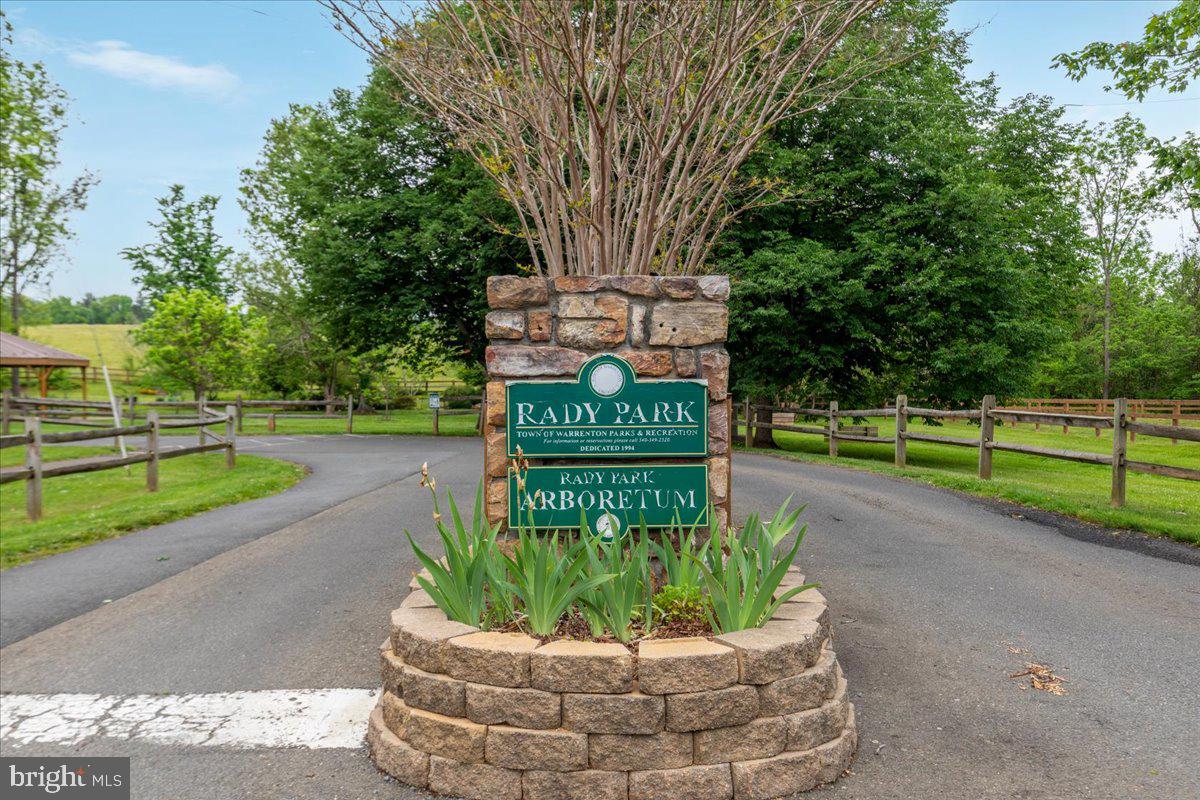 OAK SPRINGS - Residential